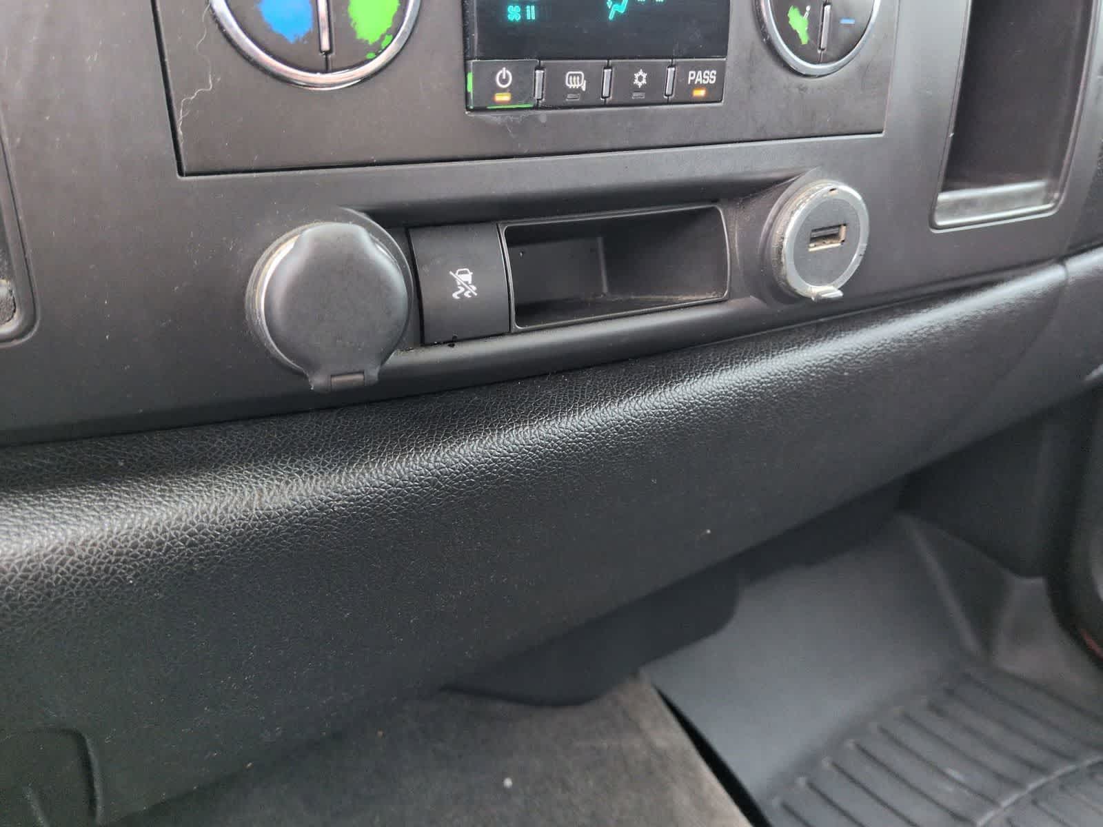 Thumbnail: 2011 GMC Sierra 1500 - 23