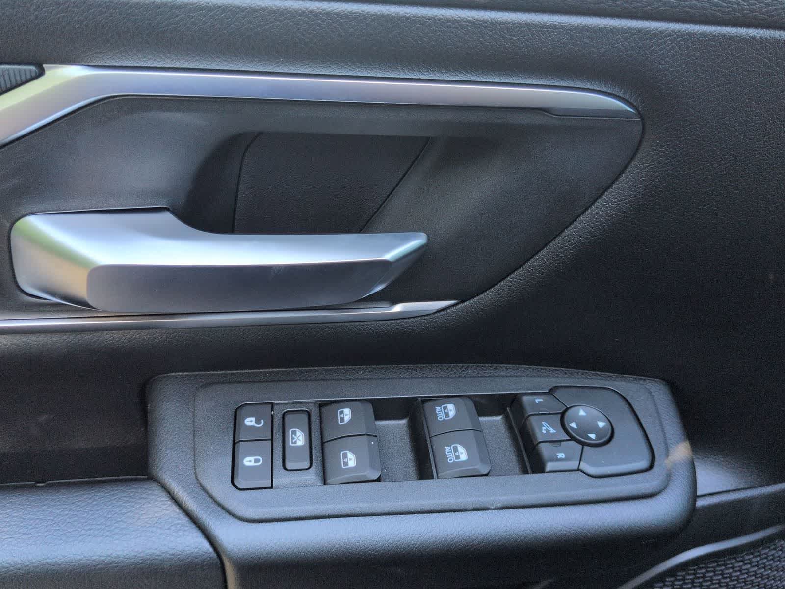 Thumbnail: 2026 RAM 1500 - 17