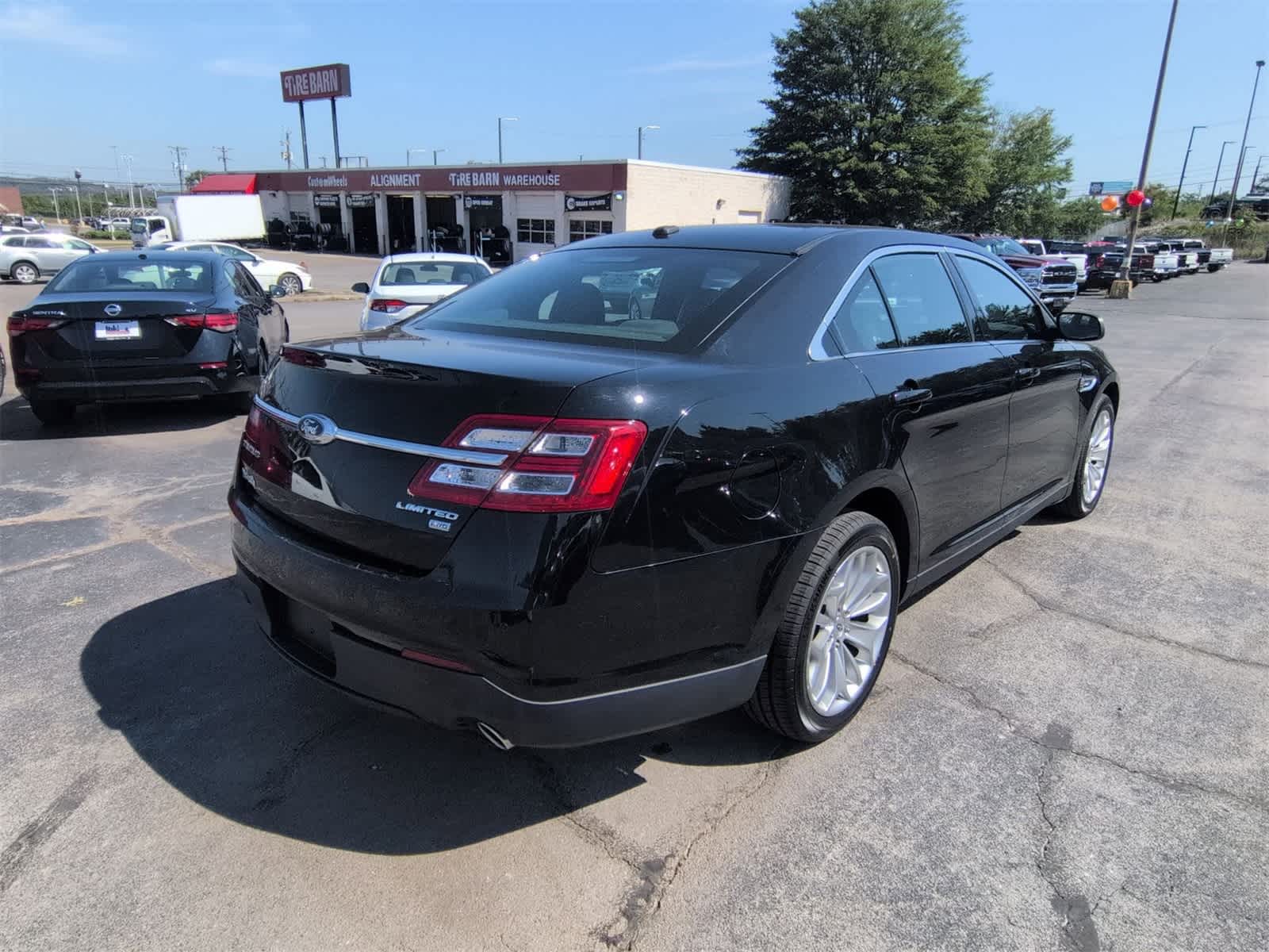 Thumbnail: 2017 Ford Taurus - 8