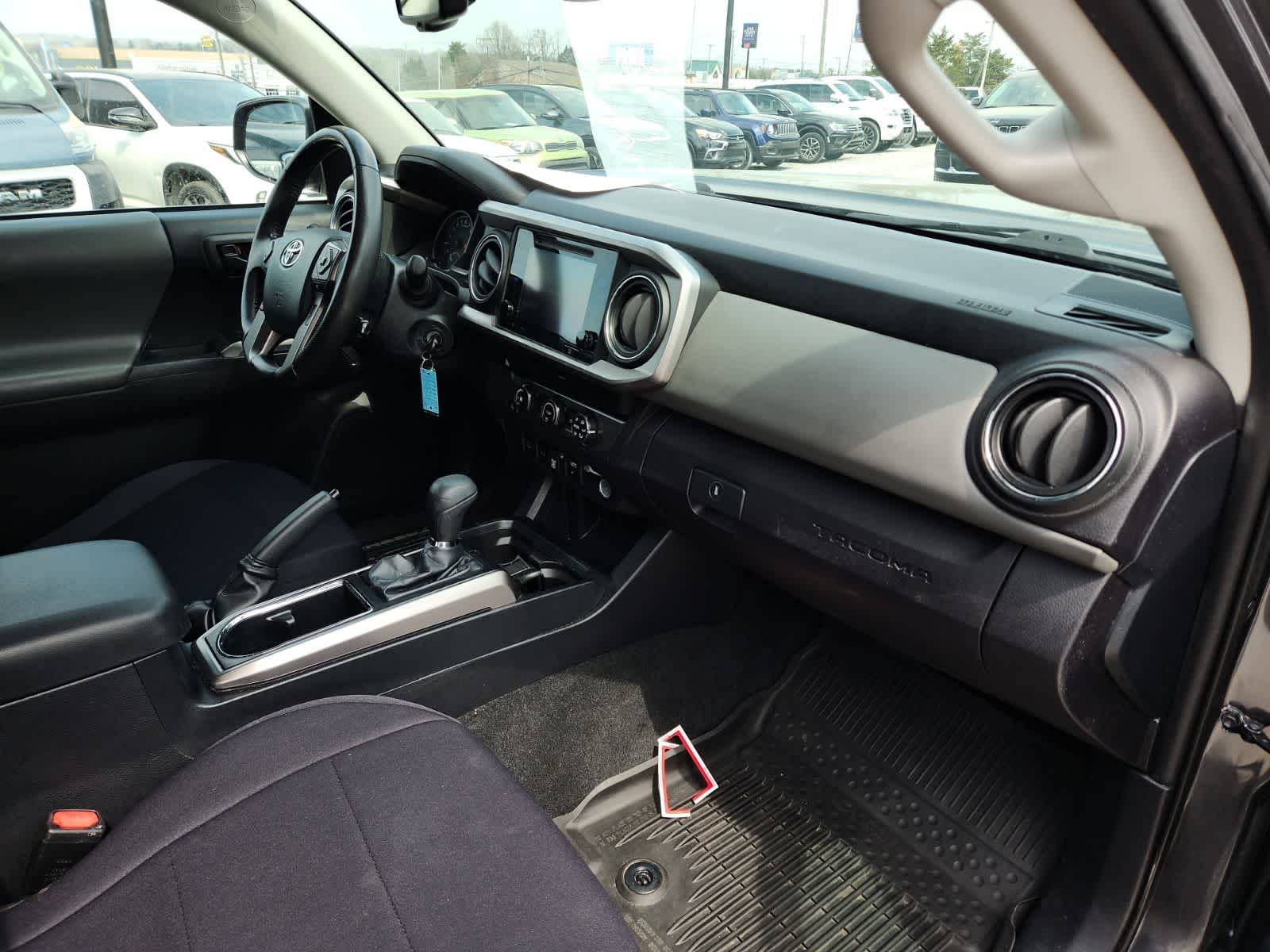 Thumbnail: 2019 Toyota Tacoma - 18