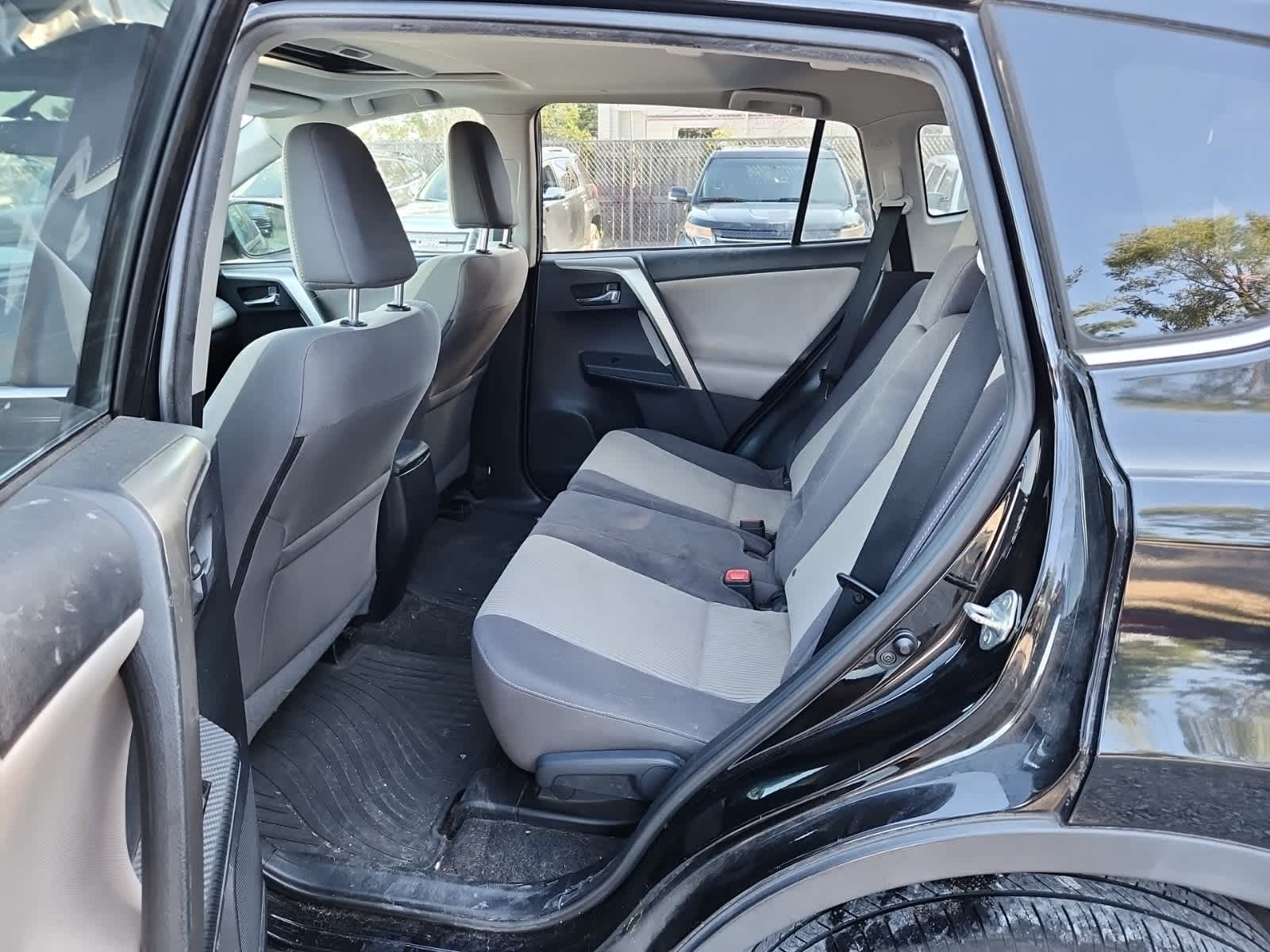 Thumbnail: 2015 Toyota RAV4 - 26