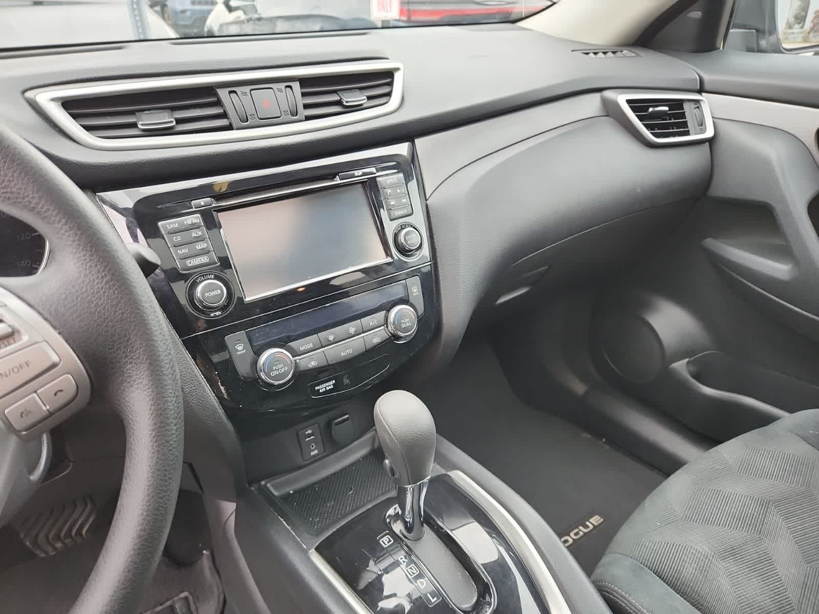 Thumbnail: 2016 Nissan Rogue - 10