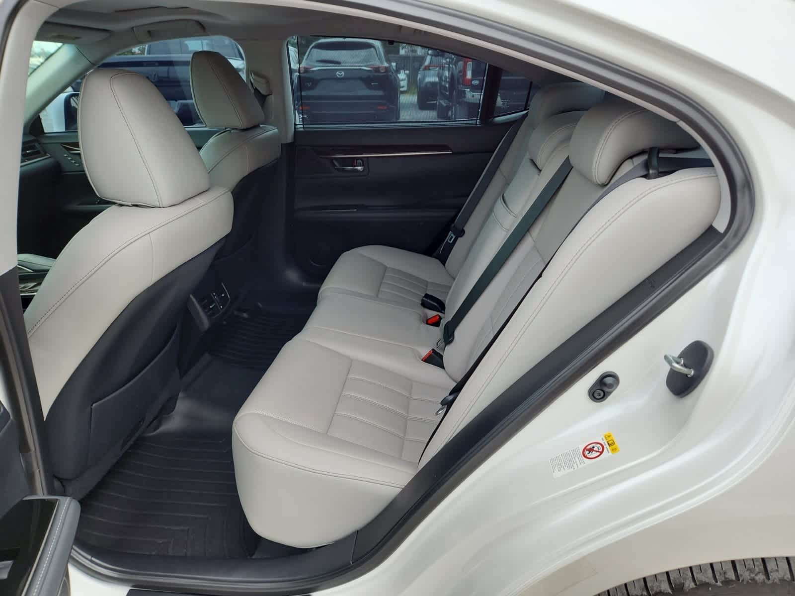 Thumbnail: 2018 Lexus ES - 26