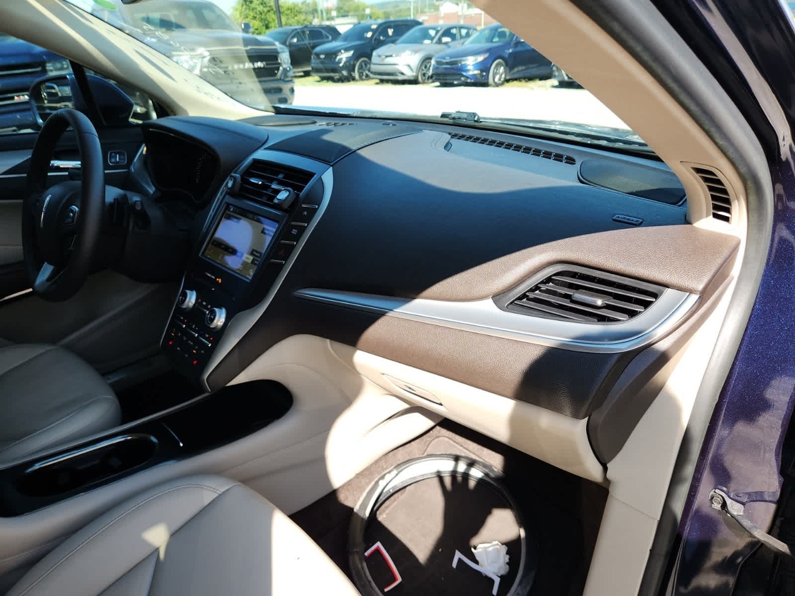 Thumbnail: 2017 Lincoln MKC - 17
