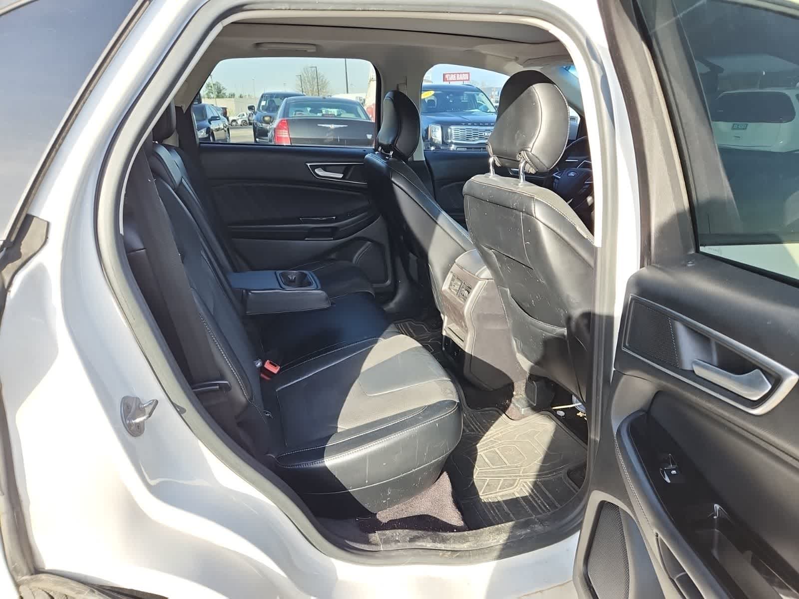 Thumbnail: 2016 Ford Edge - 23