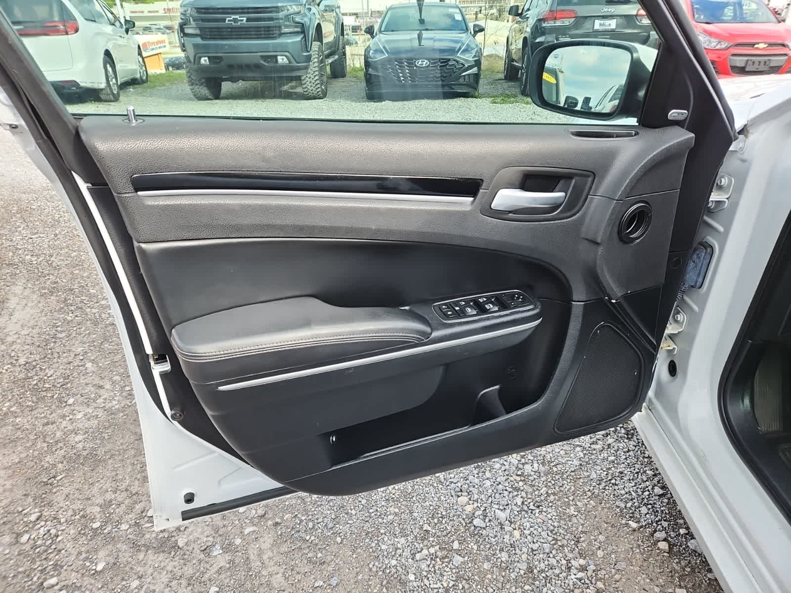 Thumbnail: 2019 Chrysler 300 - 16