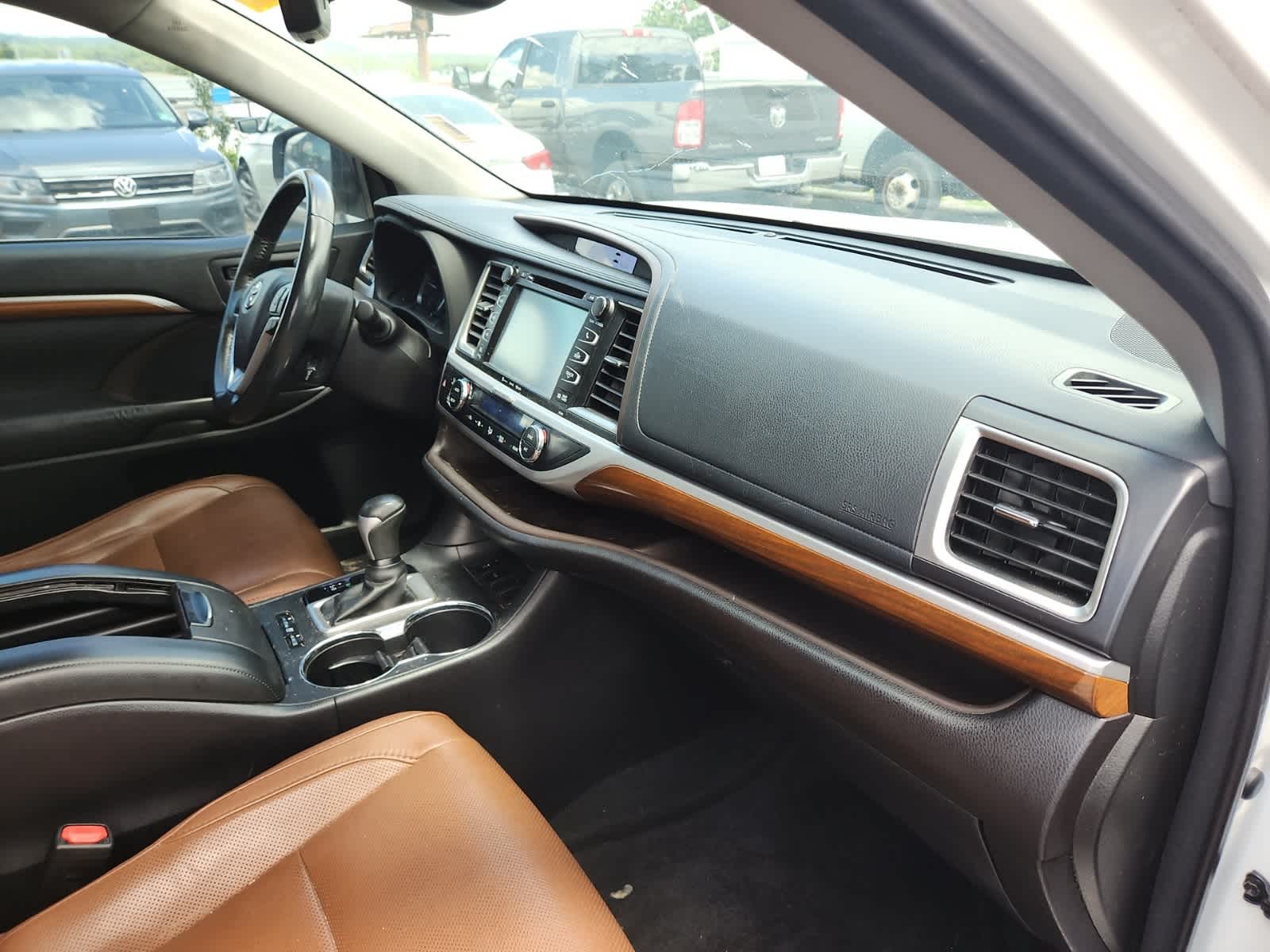 Thumbnail: 2017 Toyota Highlander - 17