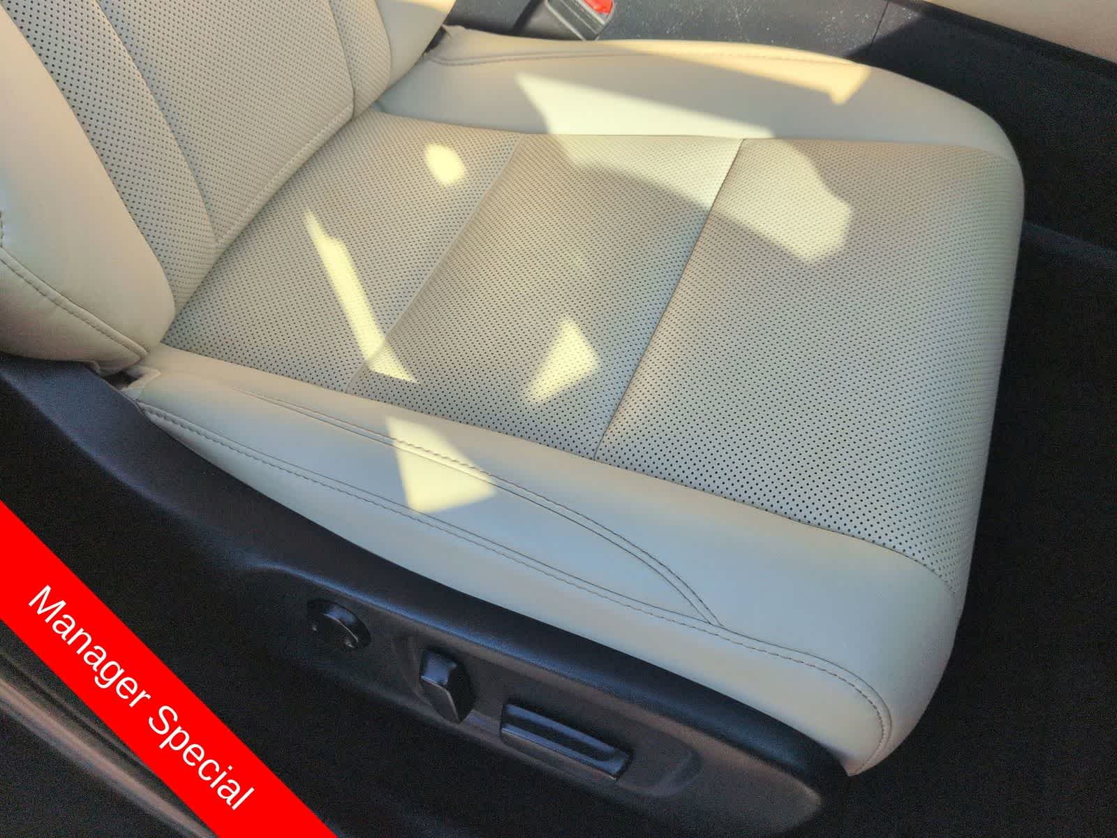 Thumbnail: 2022 Lexus RX - 19