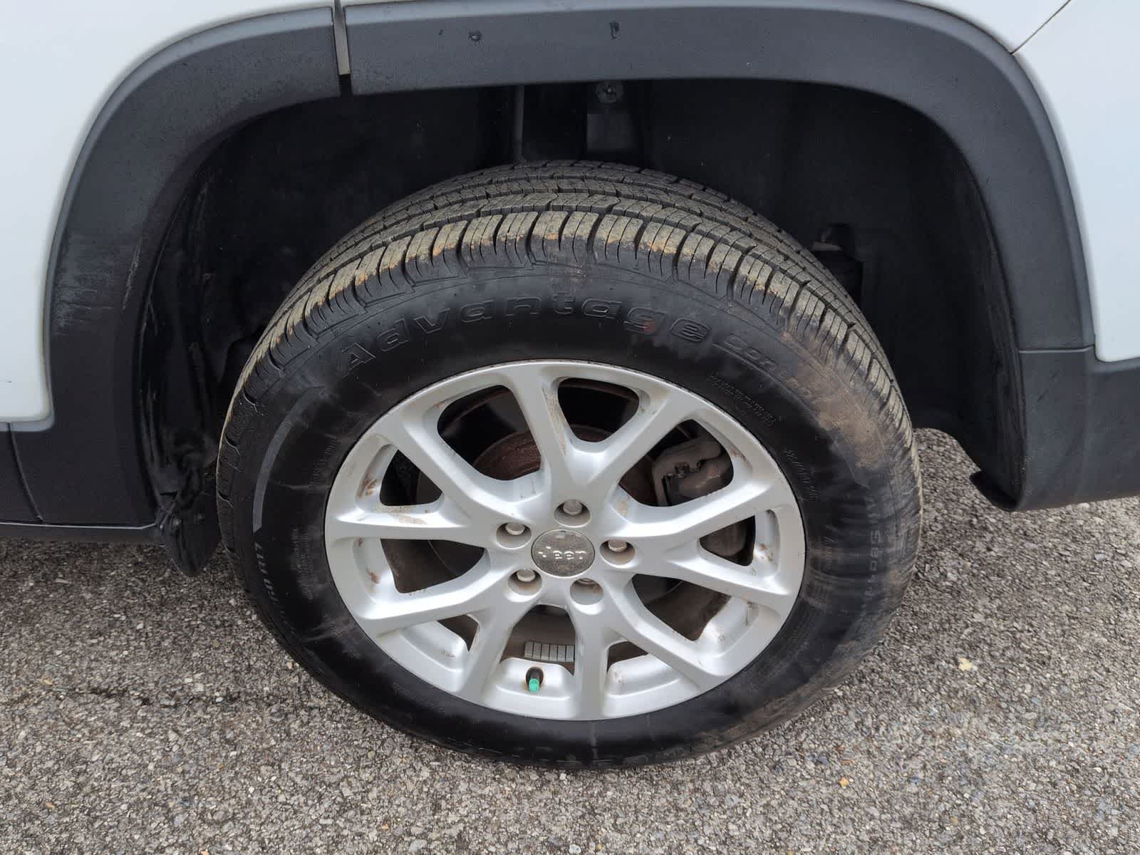 Thumbnail: 2018 Jeep Cherokee - 13