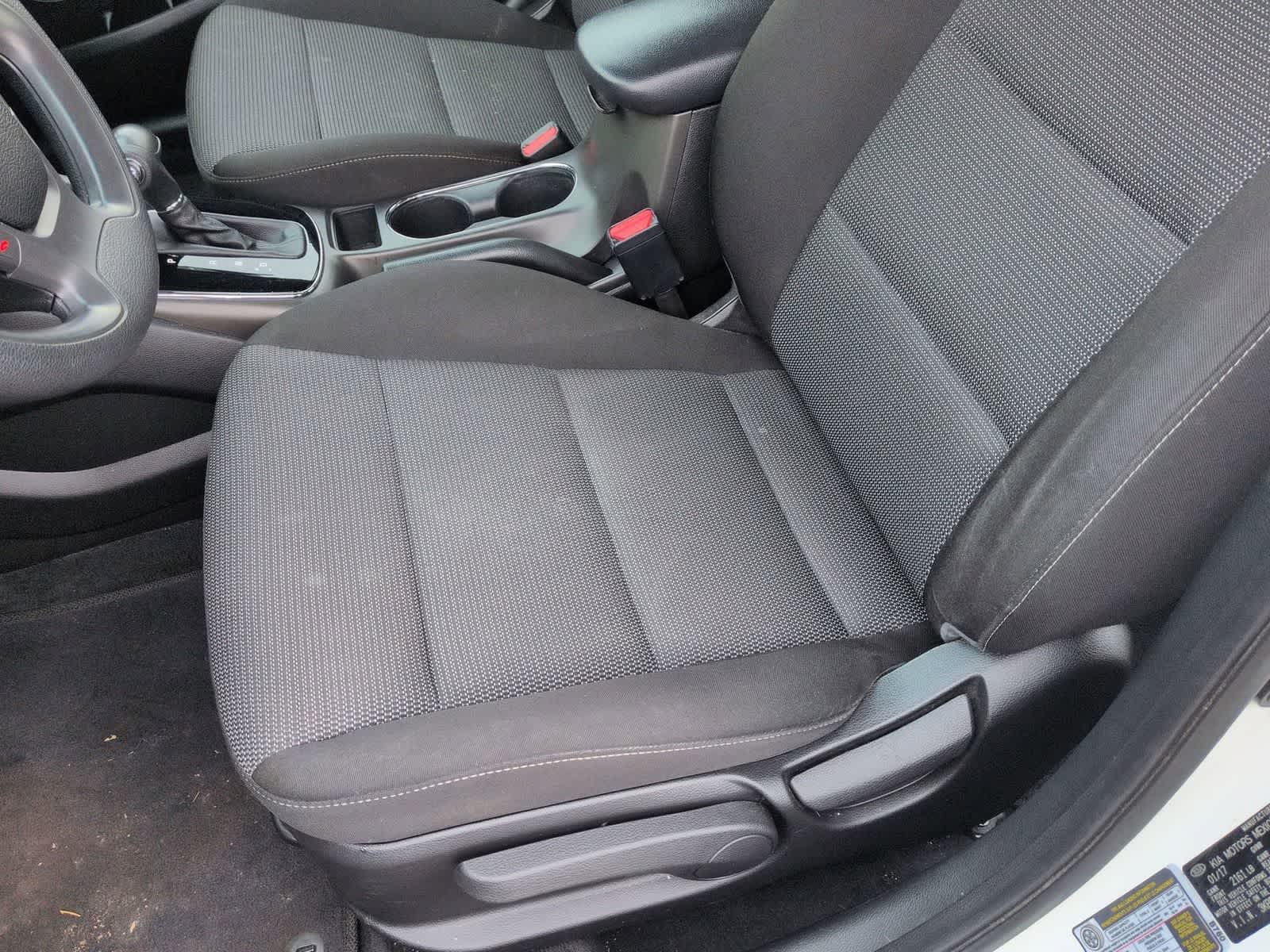 Thumbnail: 2017 Kia Forte - 14