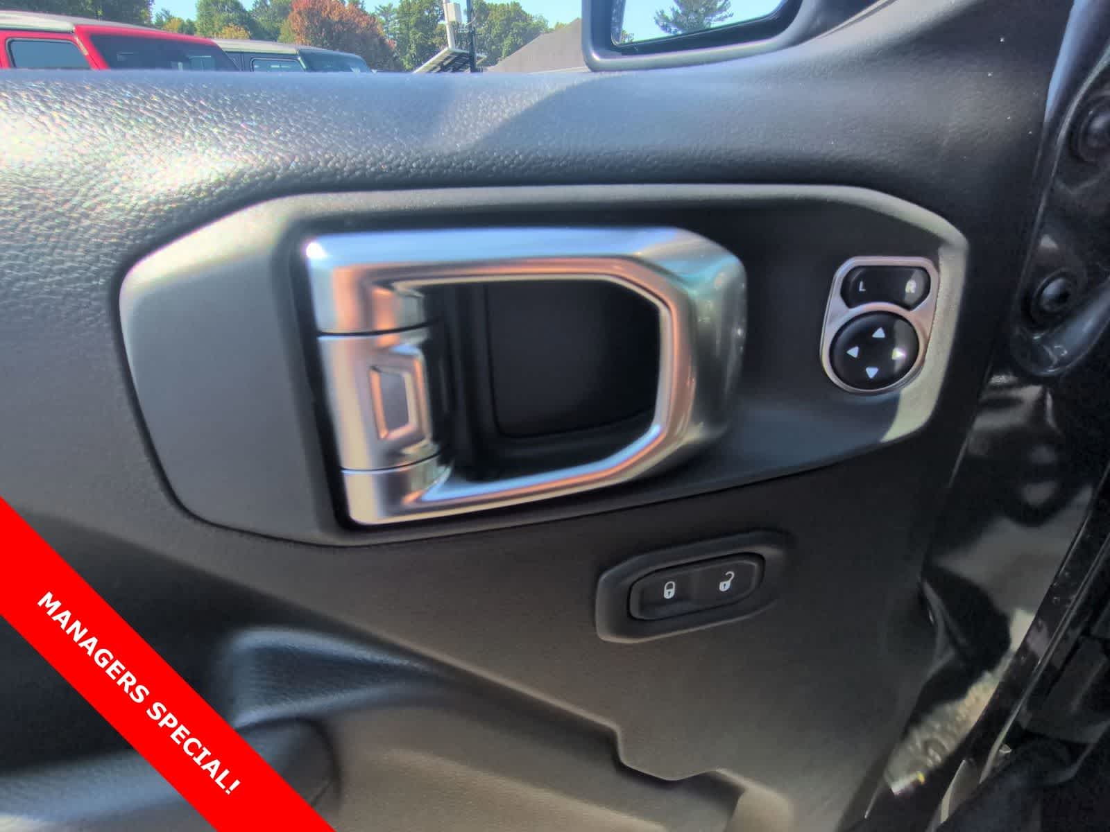 Thumbnail: 2025 Jeep Wrangler - 17