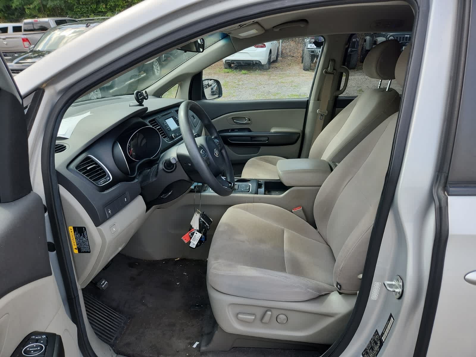 Thumbnail: 2015 Kia Sedona - 15