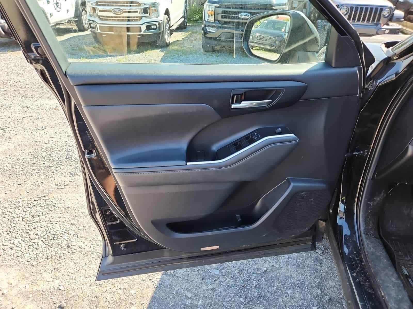 Thumbnail: 2021 Toyota Highlander - 16