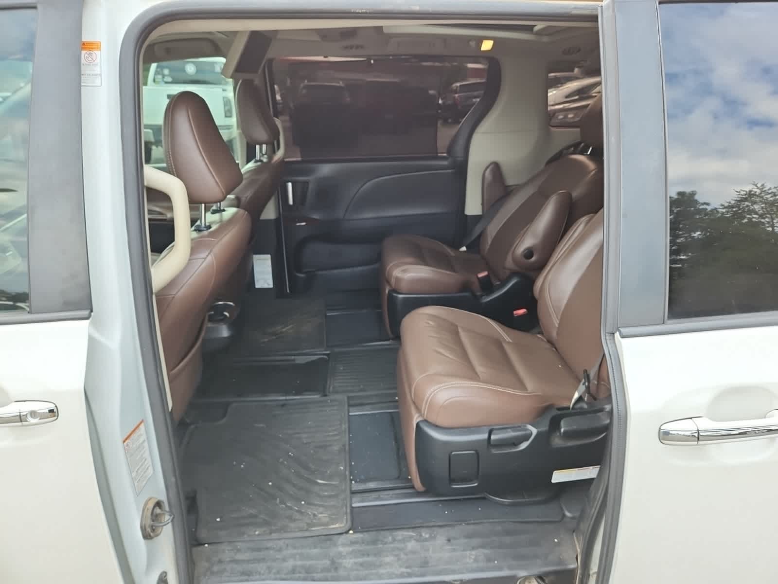 Thumbnail: 2019 Toyota Sienna - 26