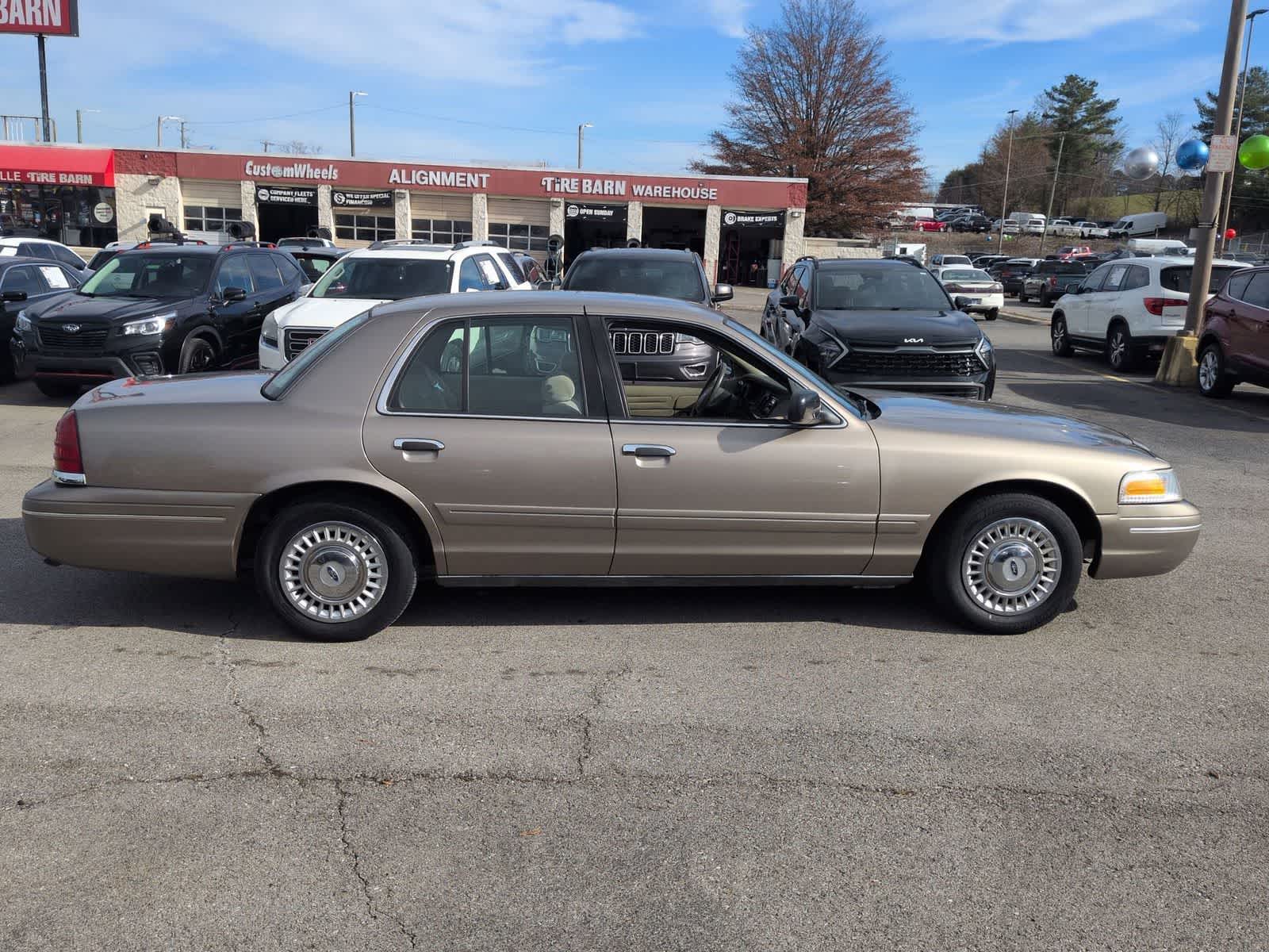 Thumbnail: 2001 Ford Crown Victoria - 9