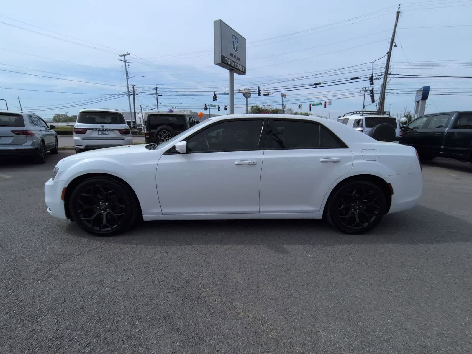 Thumbnail: 2019 Chrysler 300 - 5