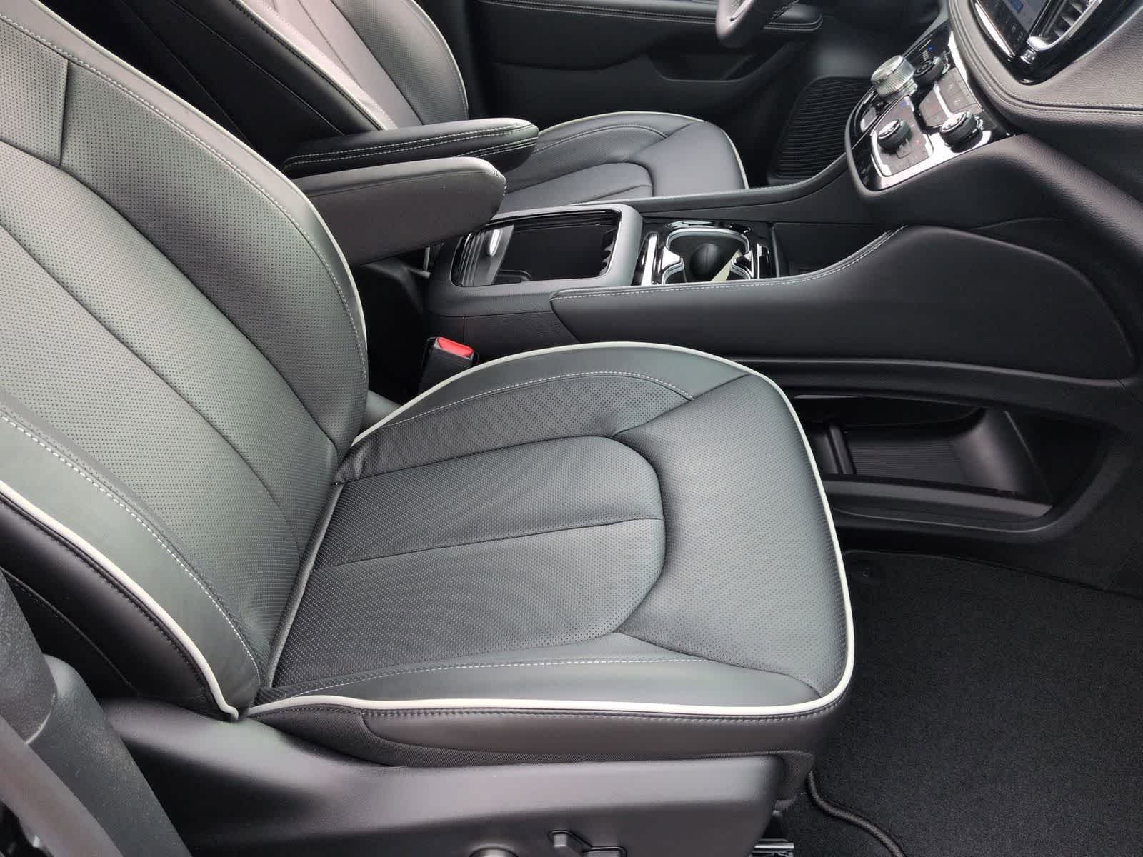 Thumbnail: 2026 Chrysler Pacifica - 15