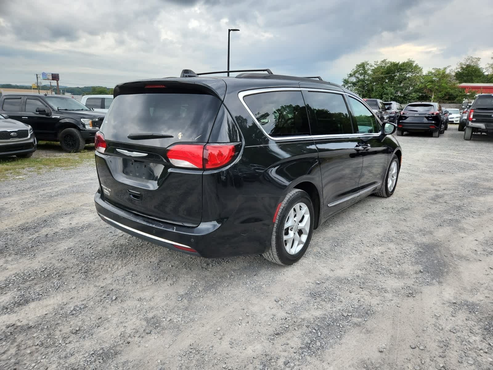 Thumbnail: 2017 Chrysler Pacifica - 5
