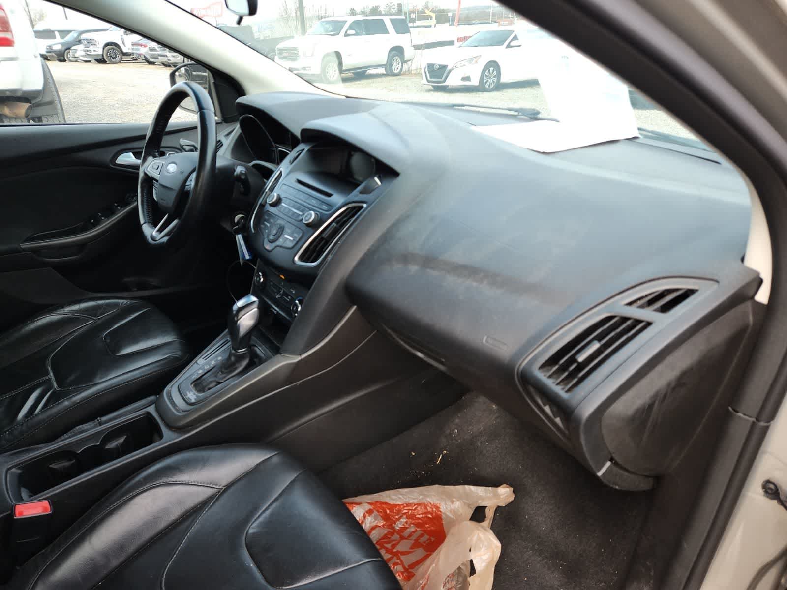 Thumbnail: 2015 Ford Focus - 17