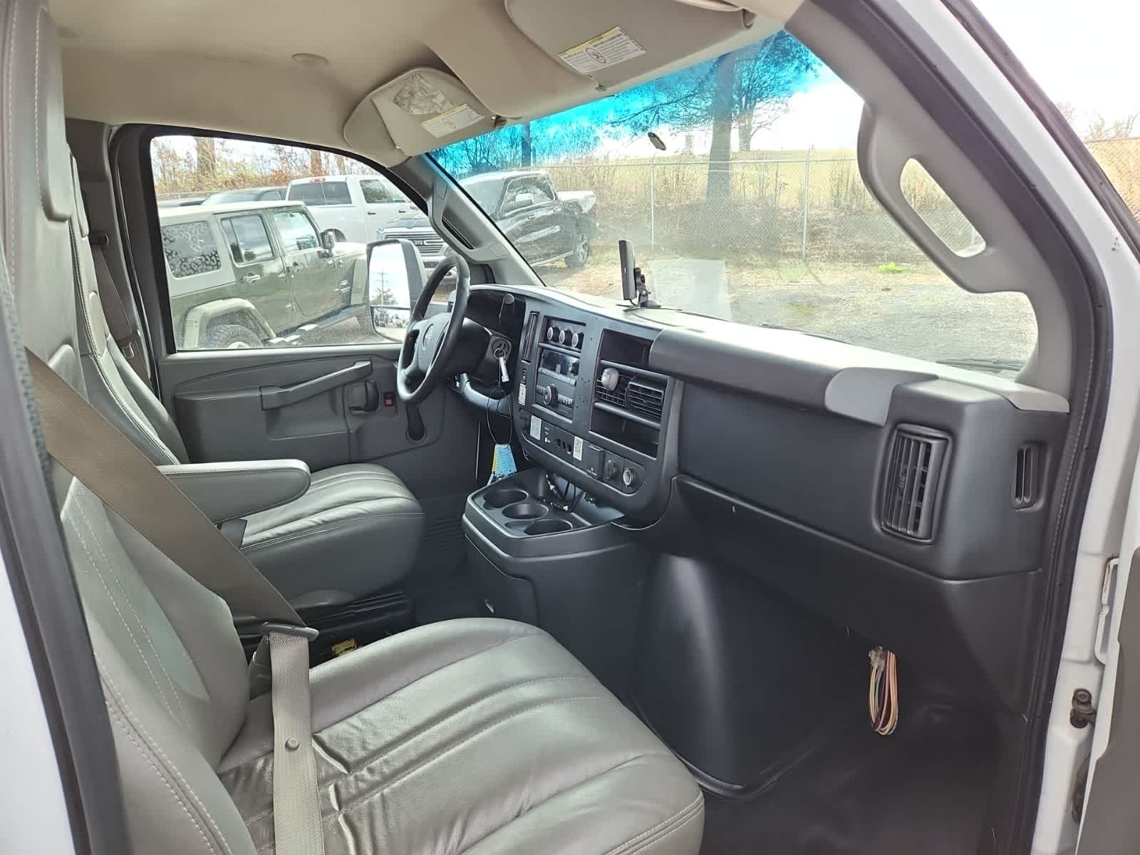 Thumbnail: 2016 GMC Savana - 16