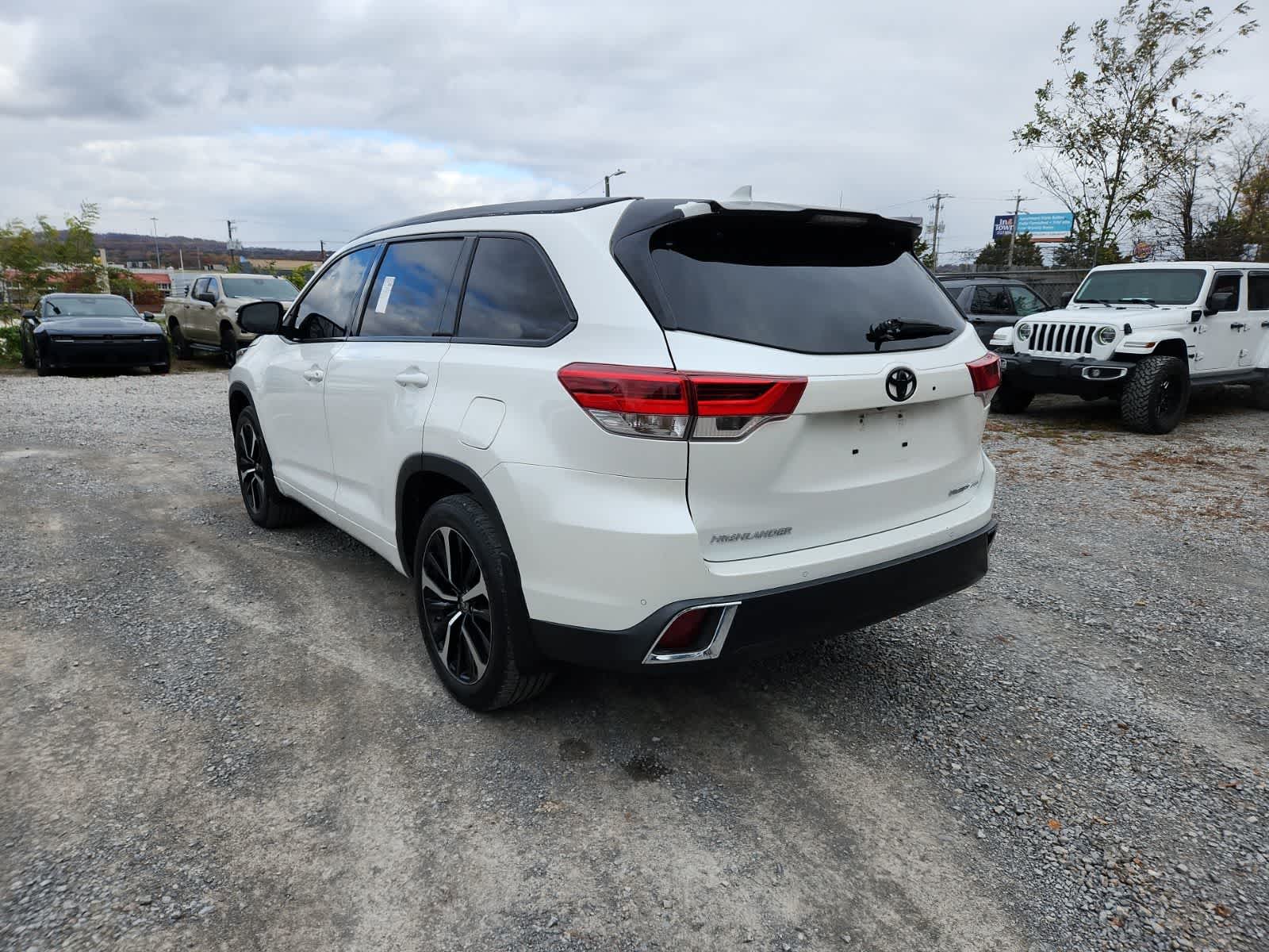 Thumbnail: 2019 Toyota Highlander - 3