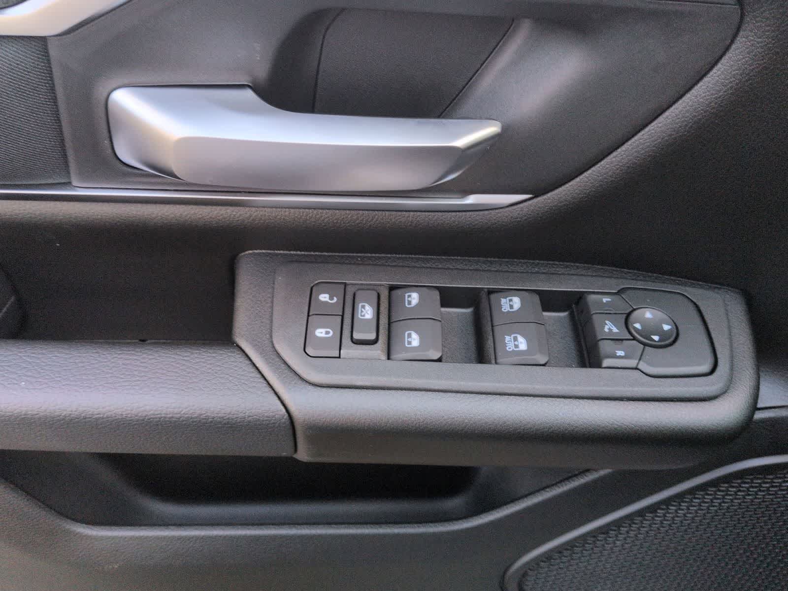 Thumbnail: 2026 RAM 1500 - 17