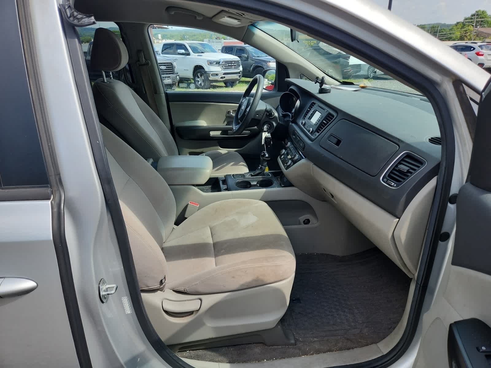 Thumbnail: 2015 Kia Sedona - 21