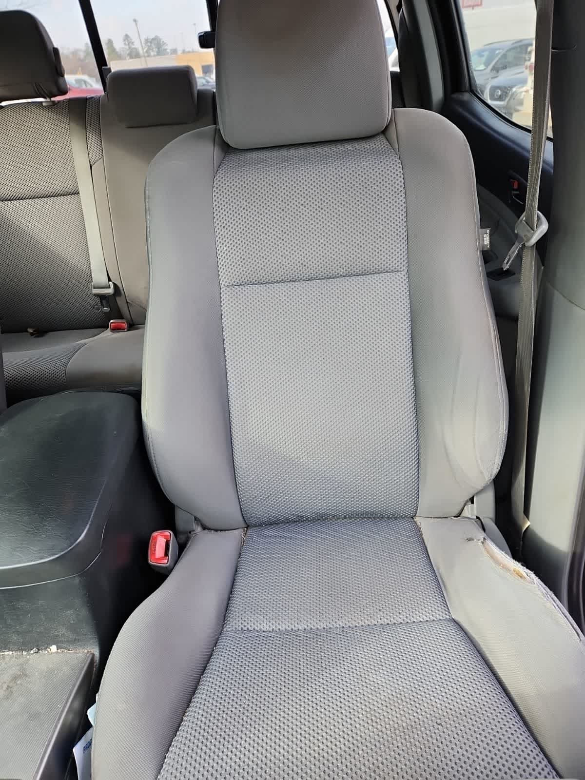 Thumbnail: 2012 Toyota Tacoma - 14