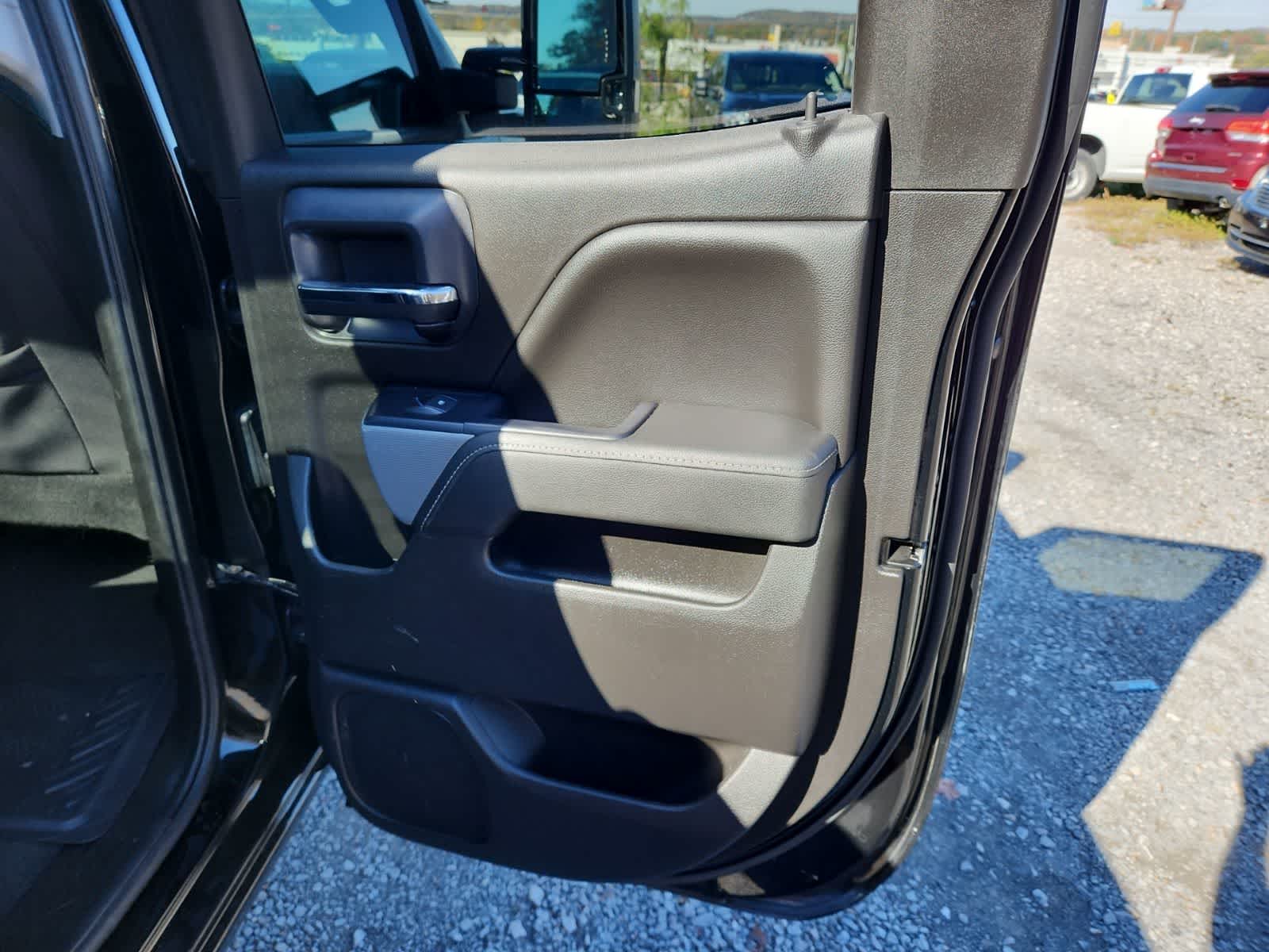 Thumbnail: 2019 Chevrolet Silverado 1500 - 26