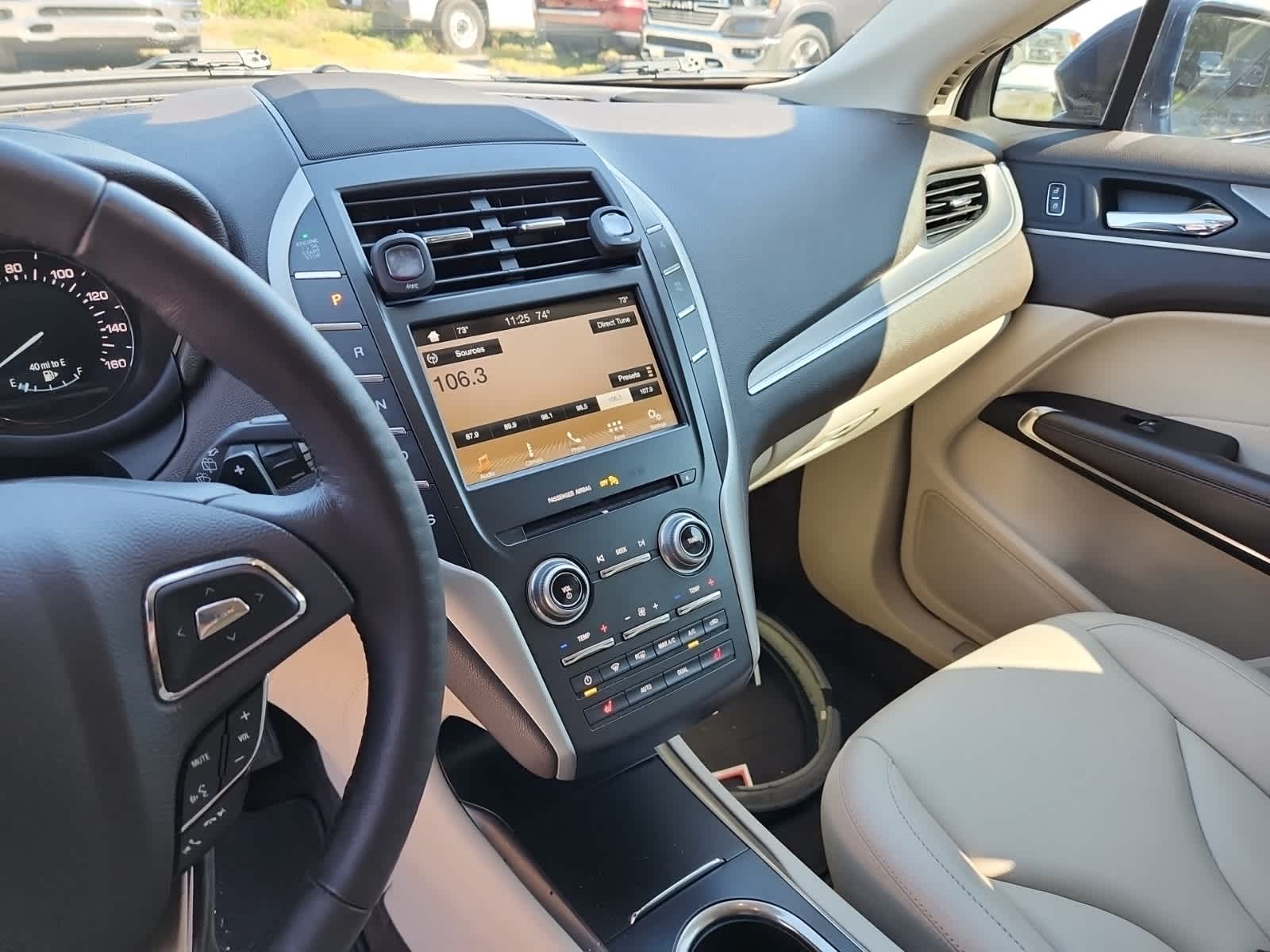 Thumbnail: 2017 Lincoln MKC - 10