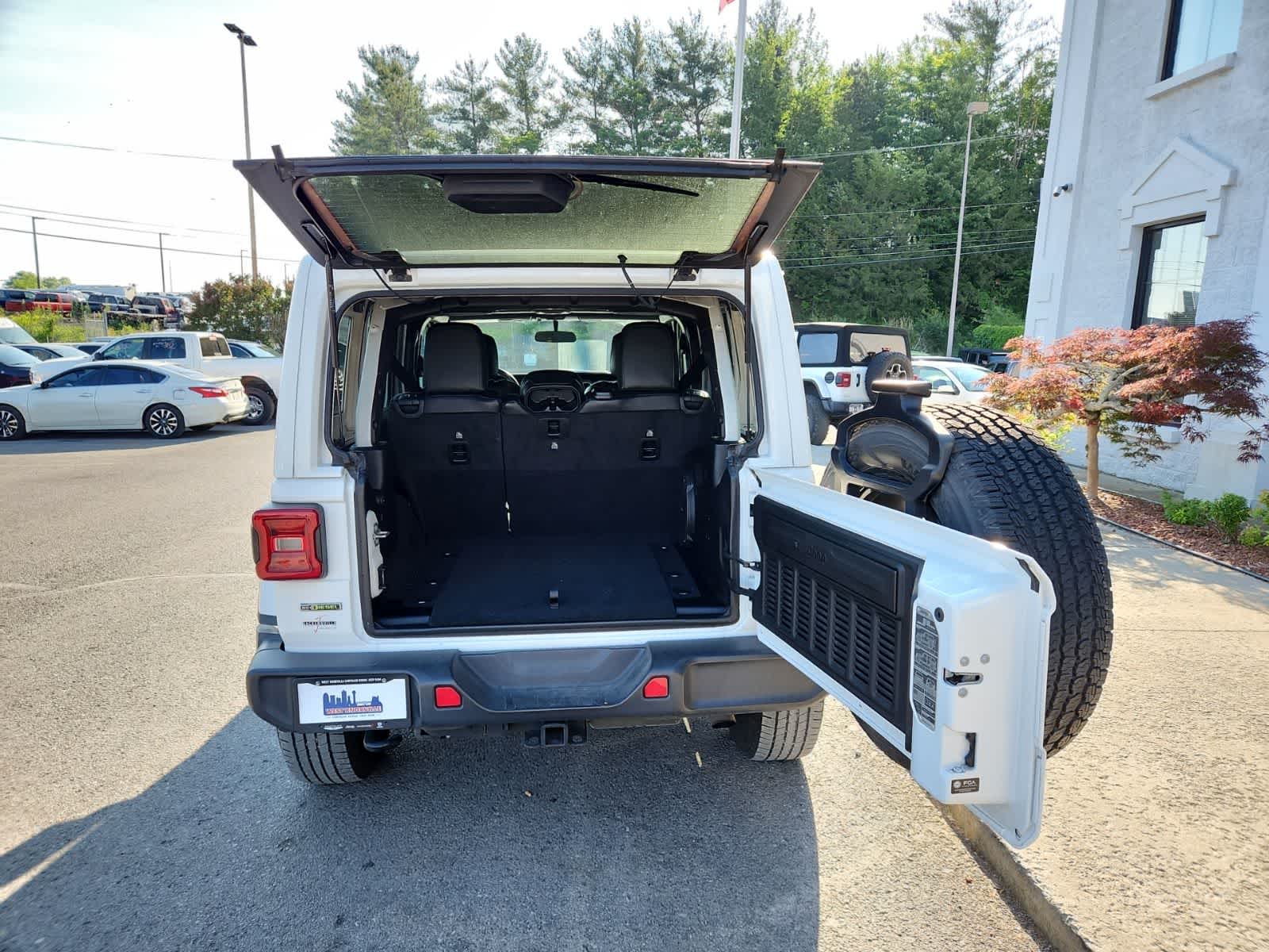 Thumbnail: 2021 Jeep Wrangler - 28