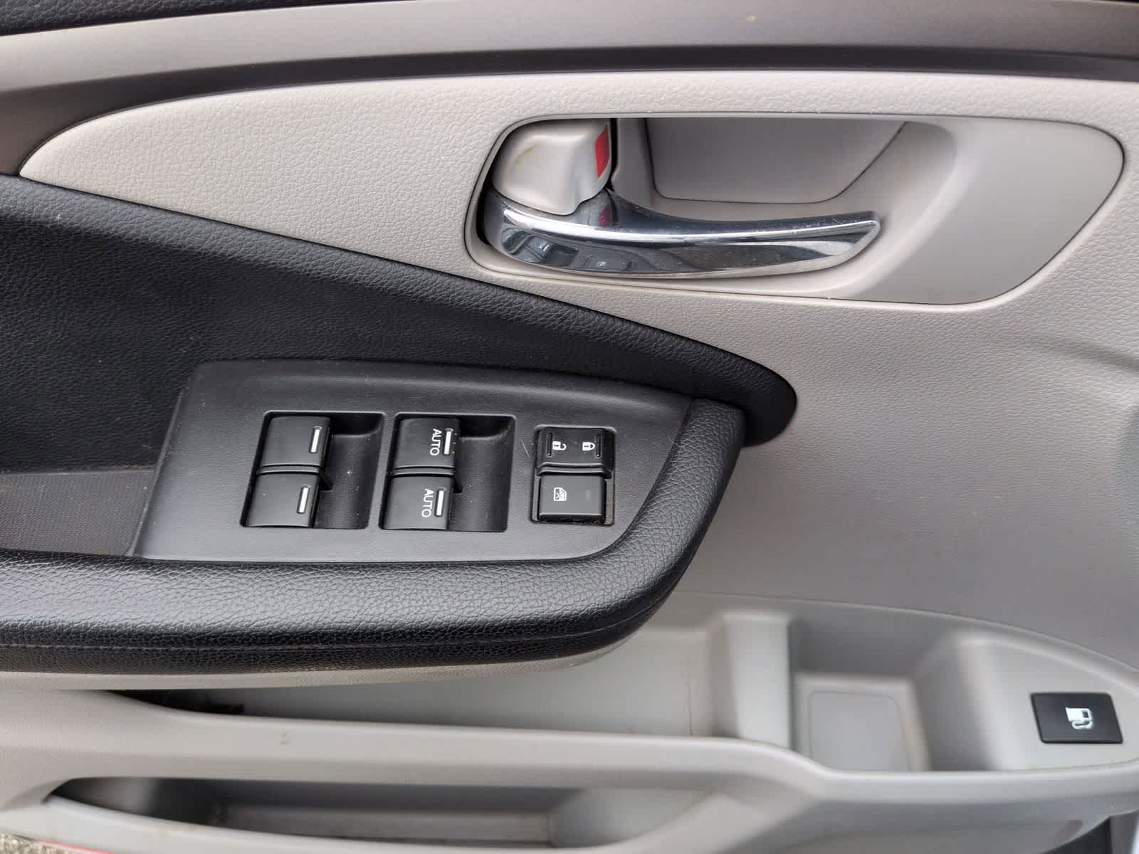 Thumbnail: 2018 Honda Pilot - 15