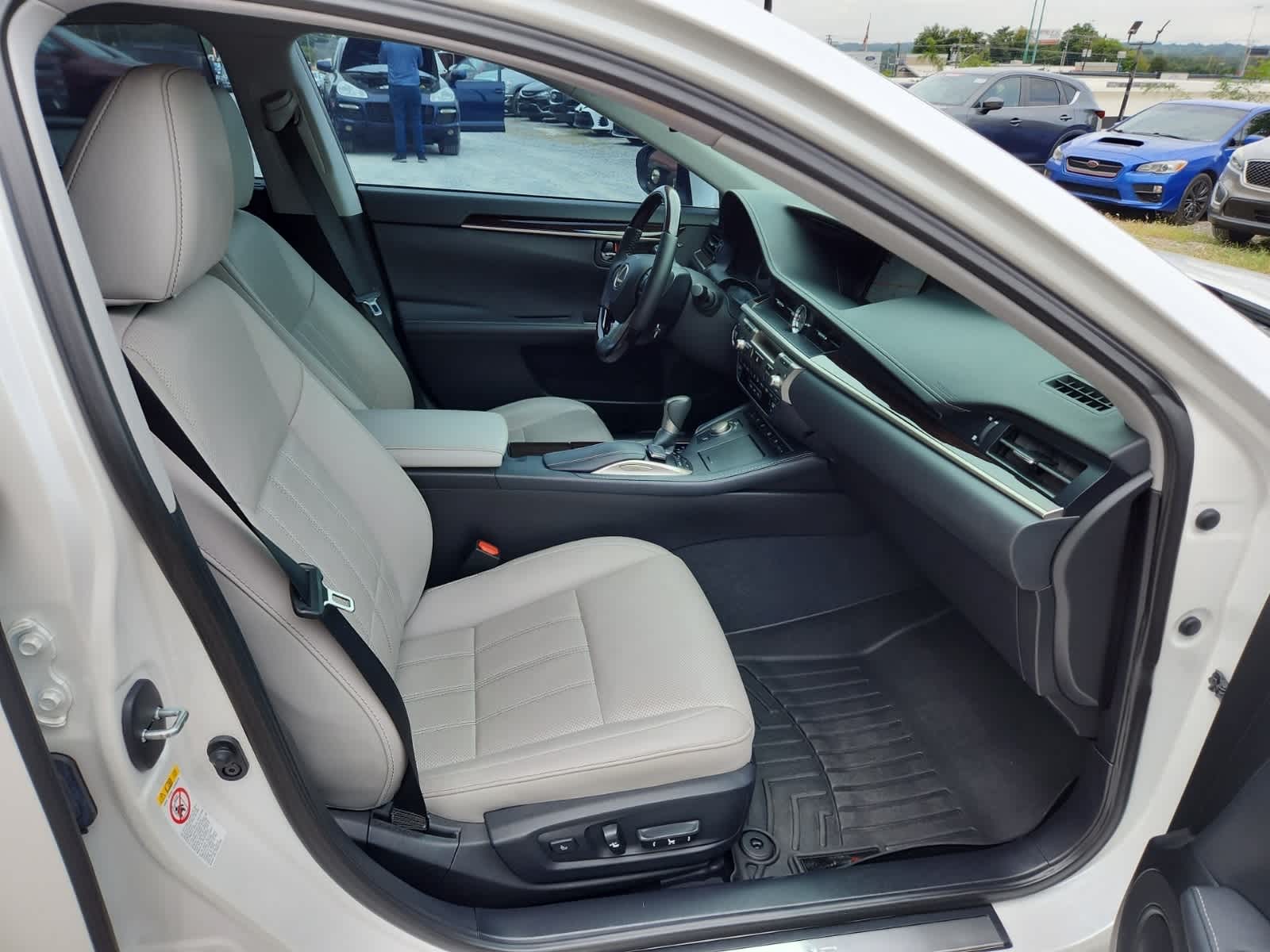 Thumbnail: 2018 Lexus ES - 21