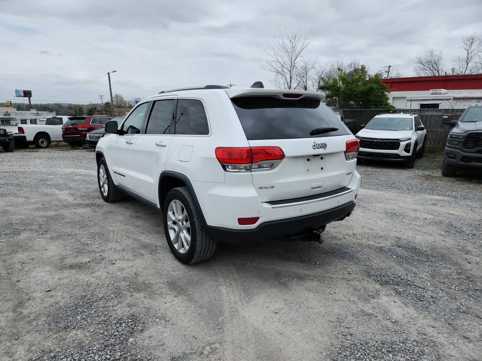 Thumbnail: 2017 Jeep Grand Cherokee - 3