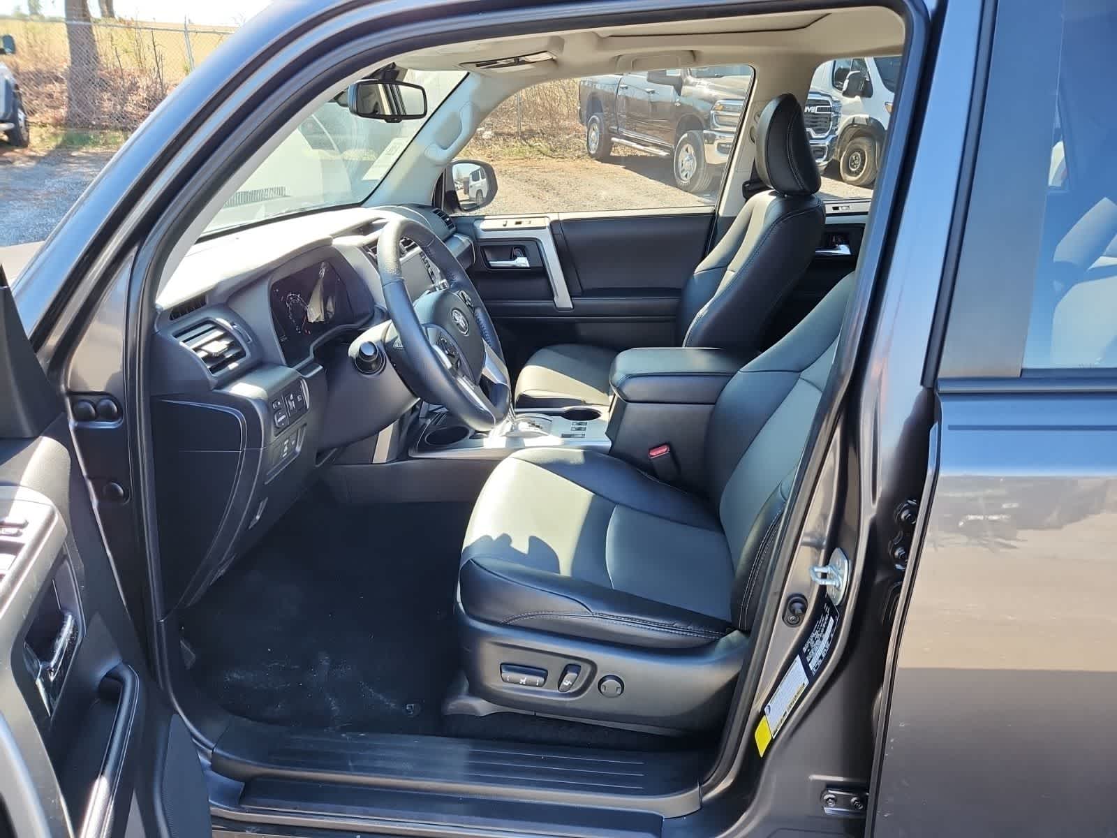 Thumbnail: 2022 Toyota 4Runner - 15