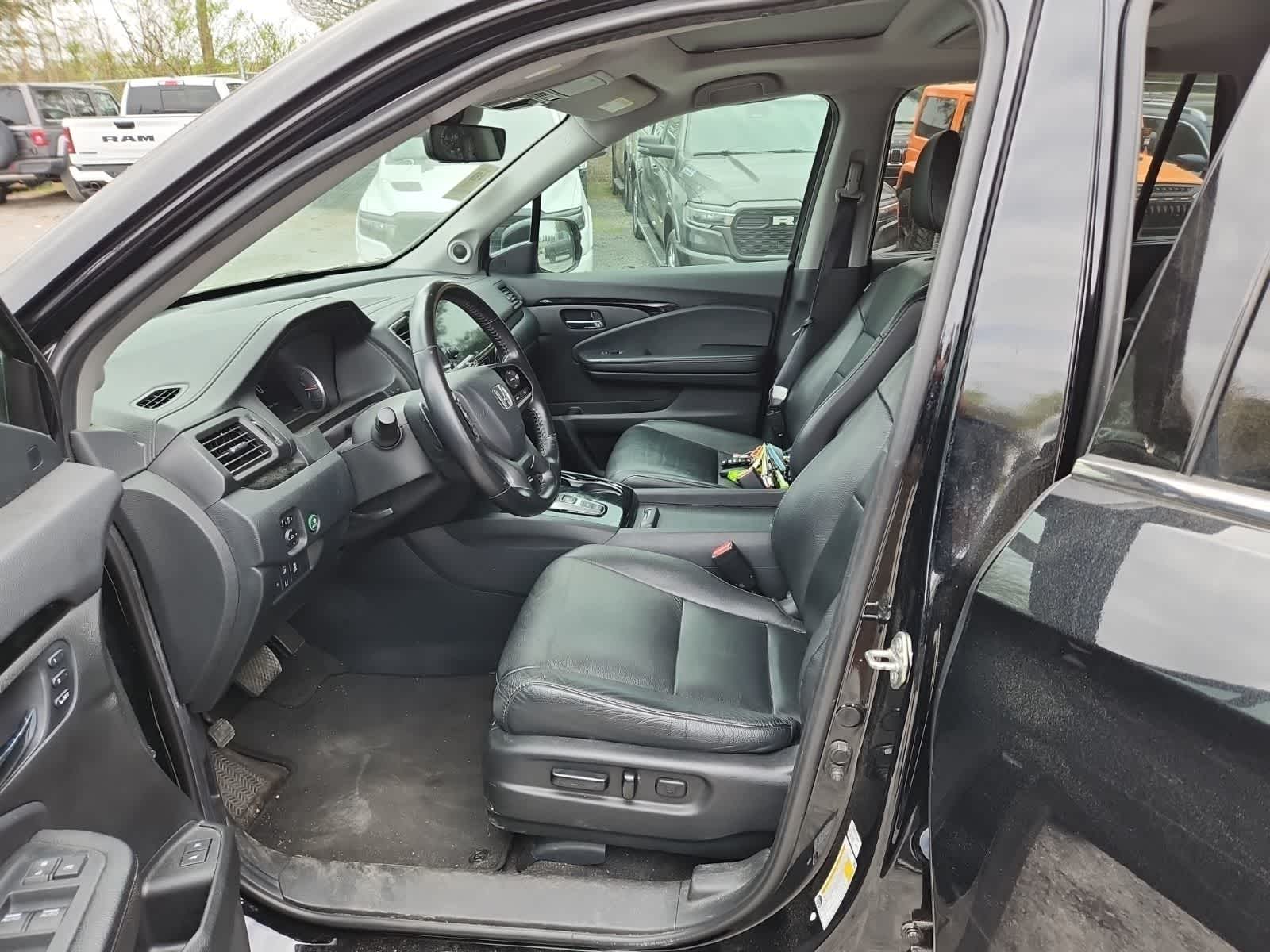 Thumbnail: 2020 Honda Pilot - 15