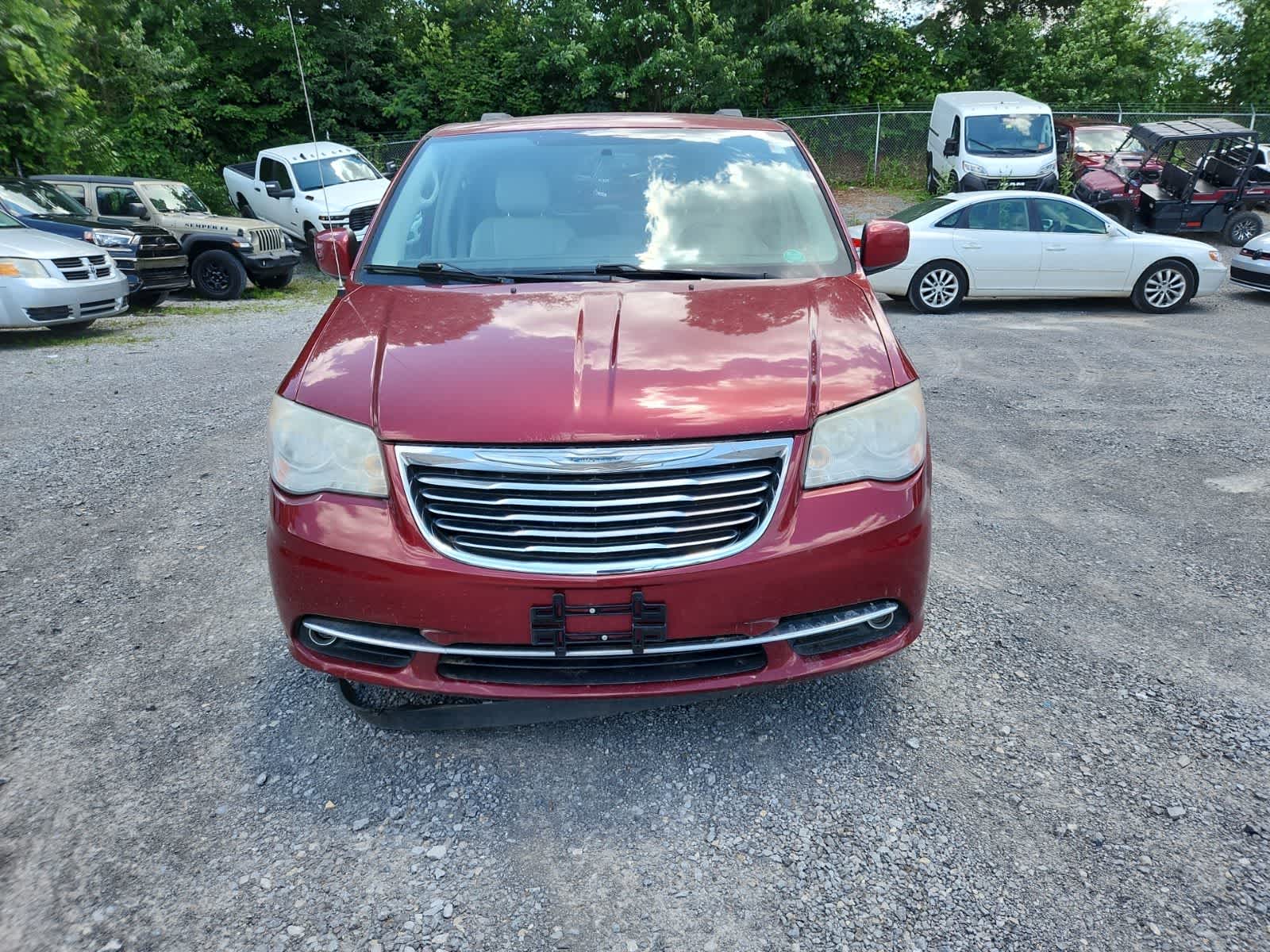 Thumbnail: 2013 Chrysler Town & Country - 8