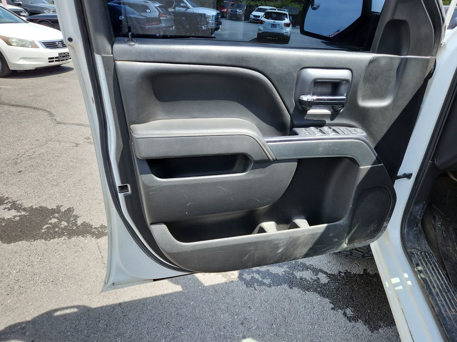 Thumbnail: 2015 Chevrolet Silverado 1500 - 16