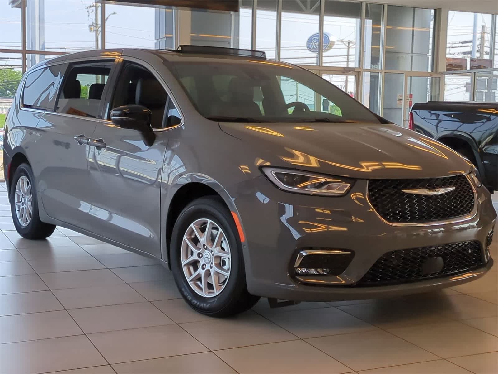 Thumbnail: 2025 Chrysler Pacifica - 2