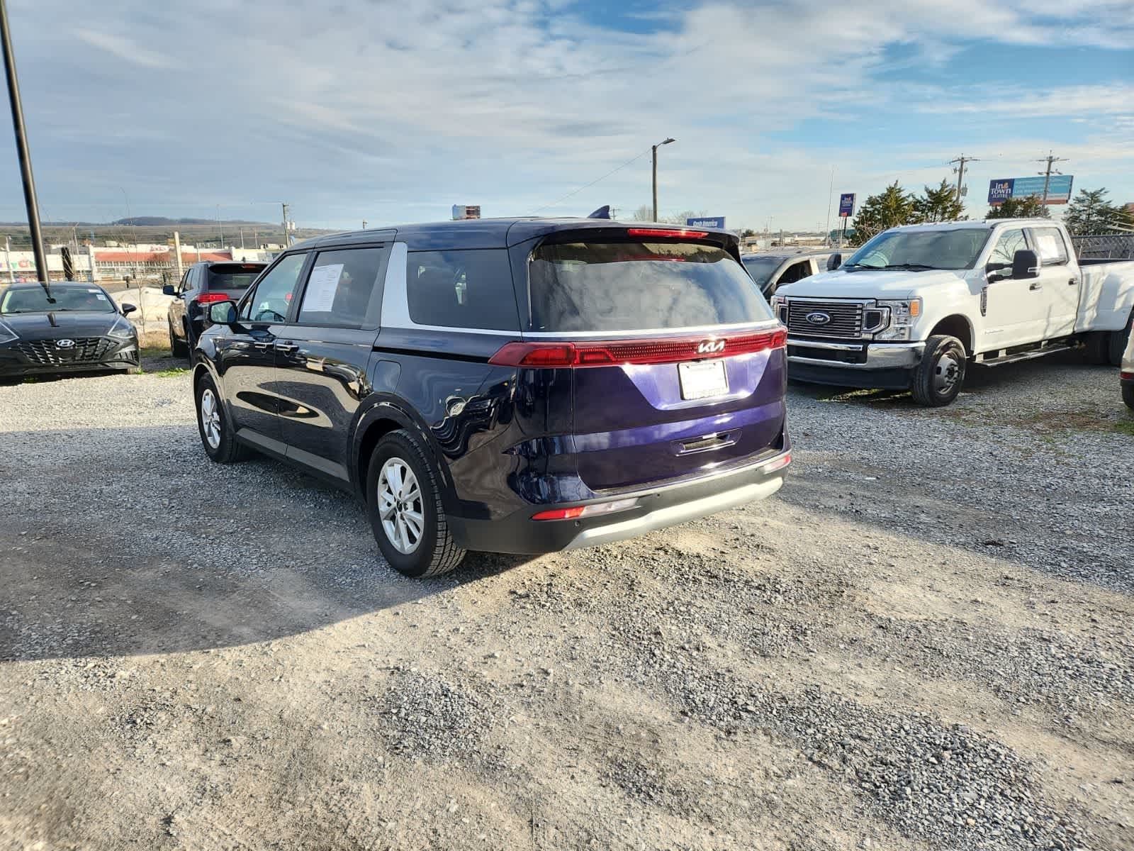 Thumbnail: 2022 Kia Carnival - 3