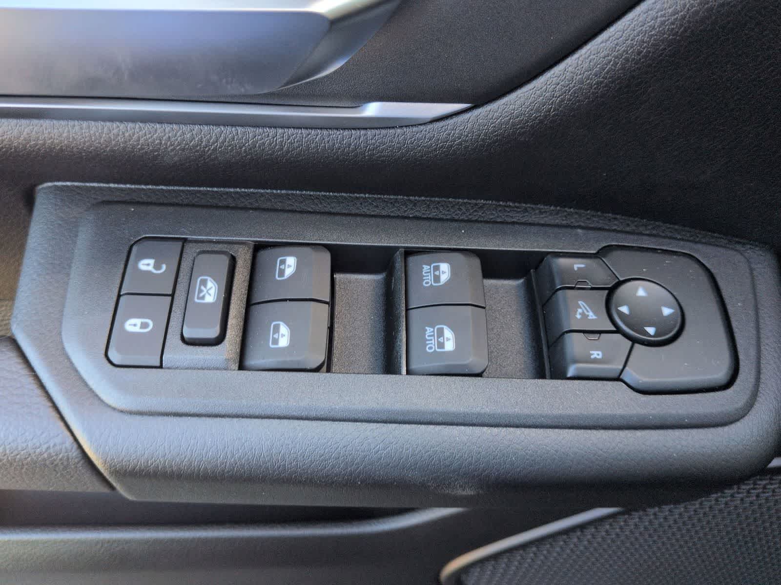 Thumbnail: 2026 RAM 1500 - 17