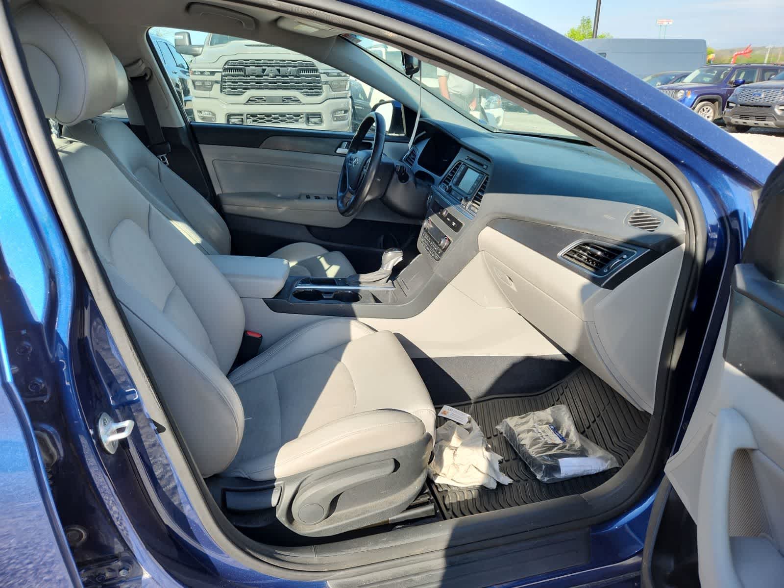 Thumbnail: 2015 Hyundai Sonata - 20