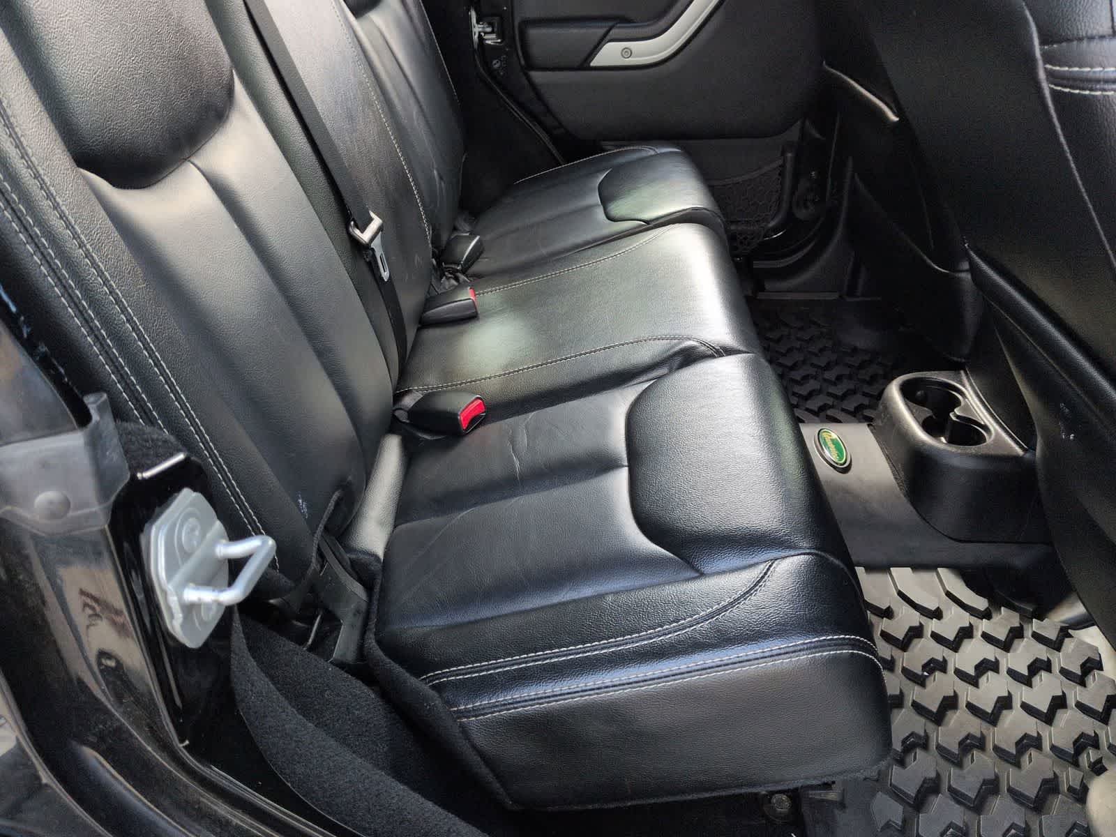 Thumbnail: 2016 Jeep Wrangler - 14