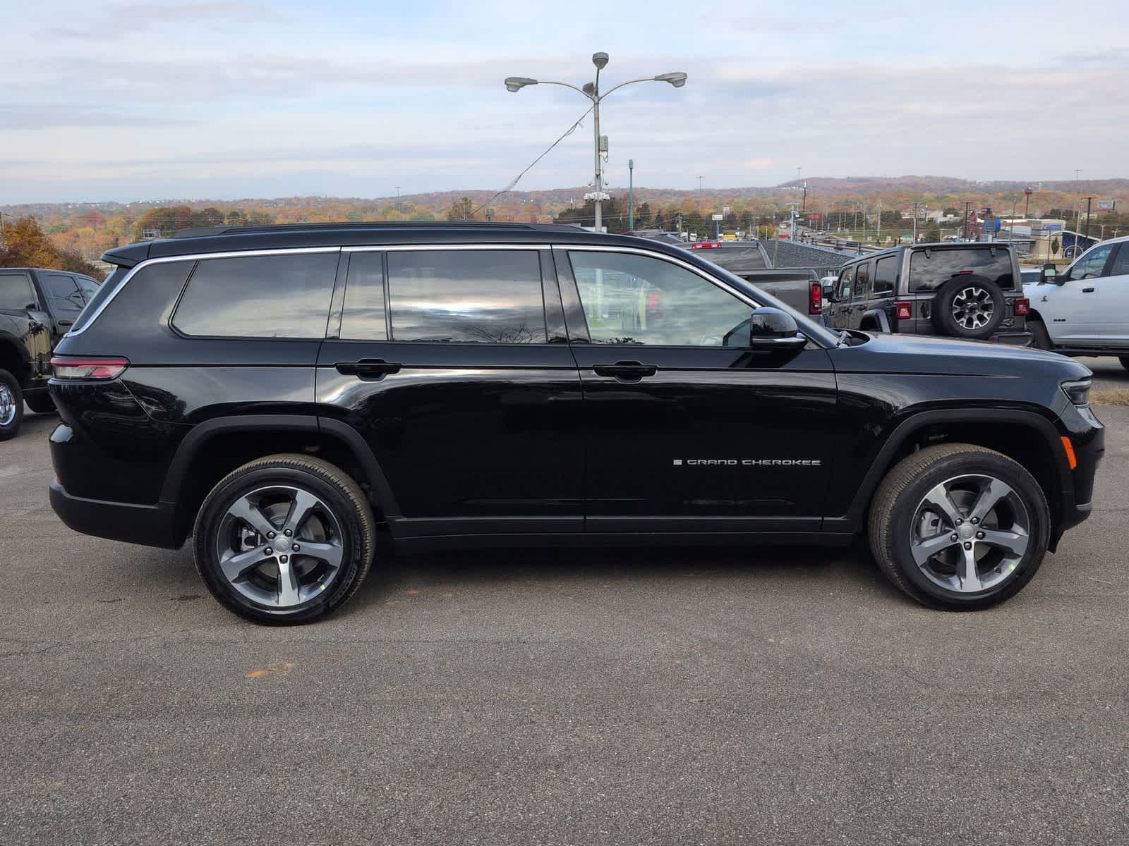 Thumbnail: 2025 Jeep Grand Cherokee L - 9