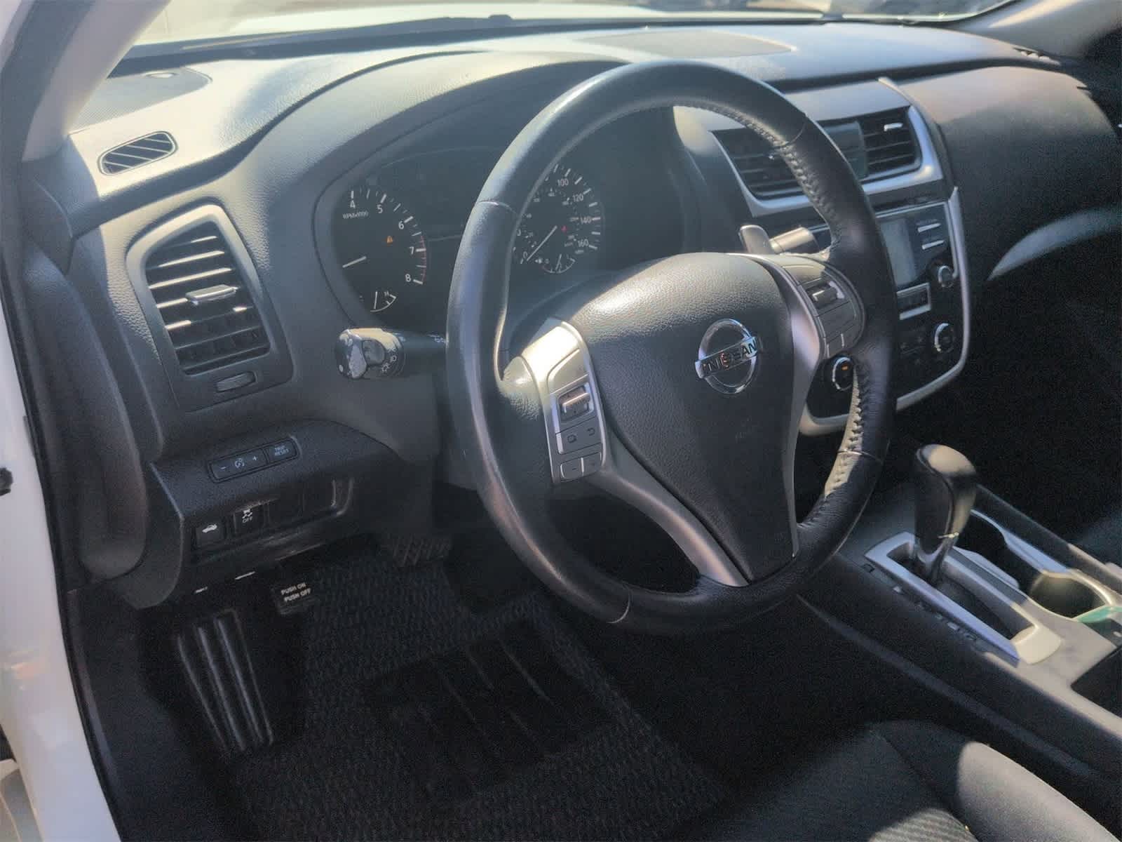 Thumbnail: 2016 Nissan Altima - 10