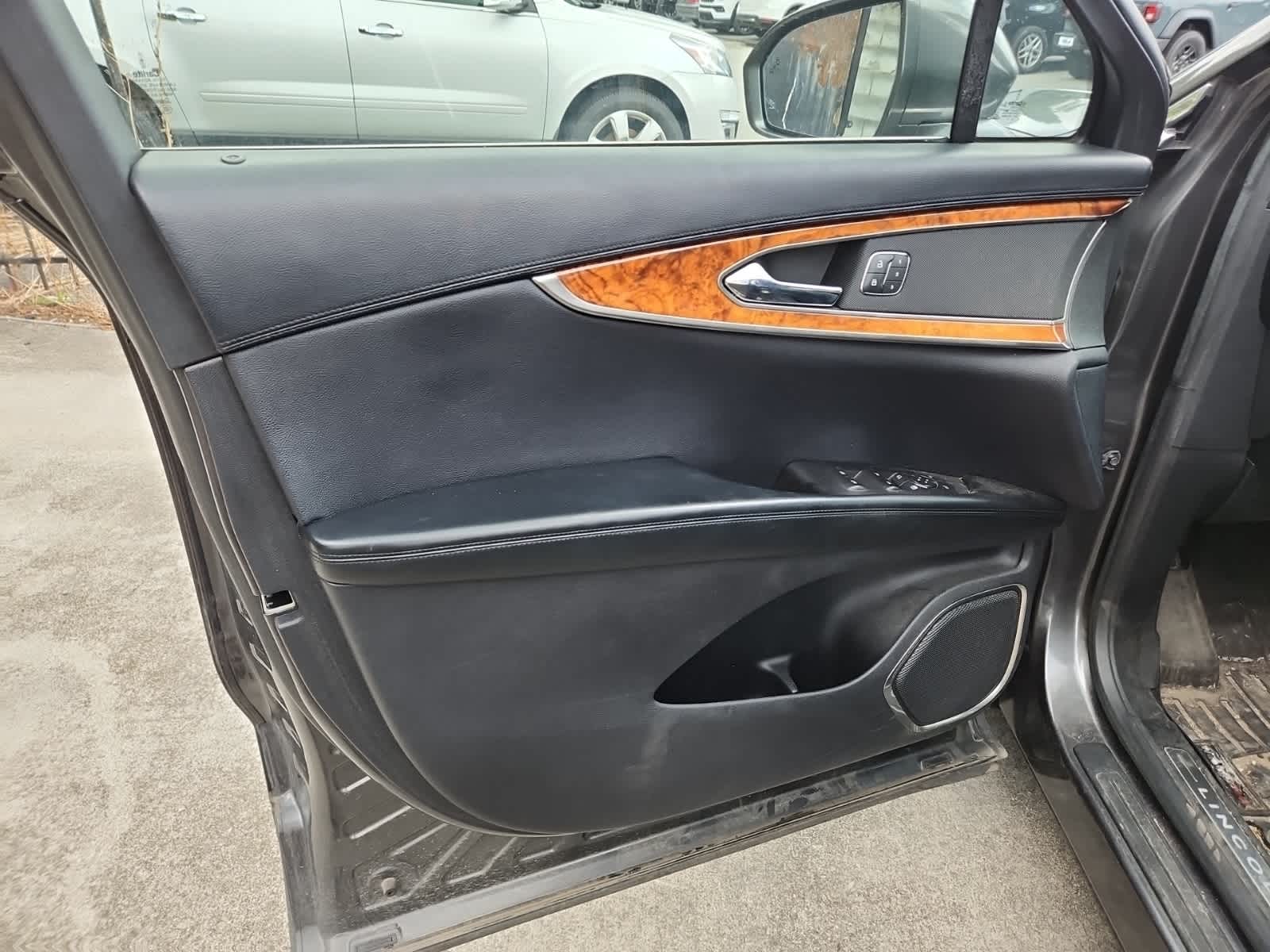 Thumbnail: 2019 Lincoln Nautilus - 16