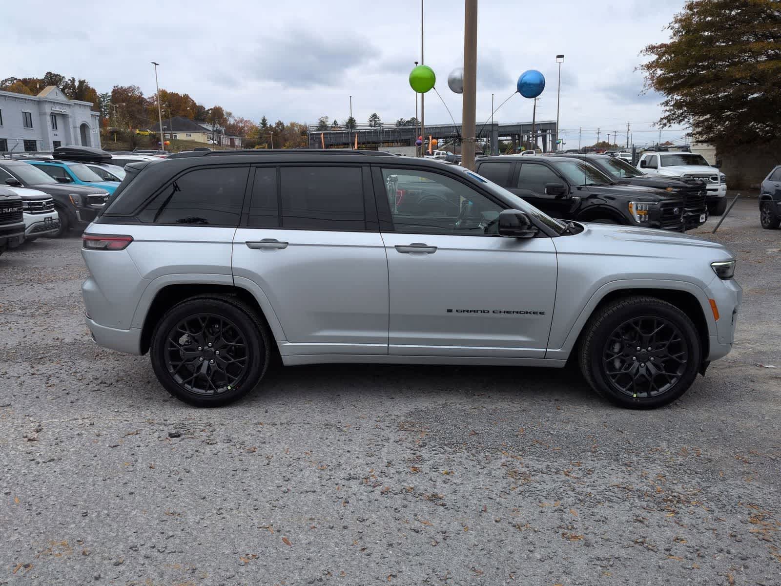 Thumbnail: 2025 Jeep Grand Cherokee - 9