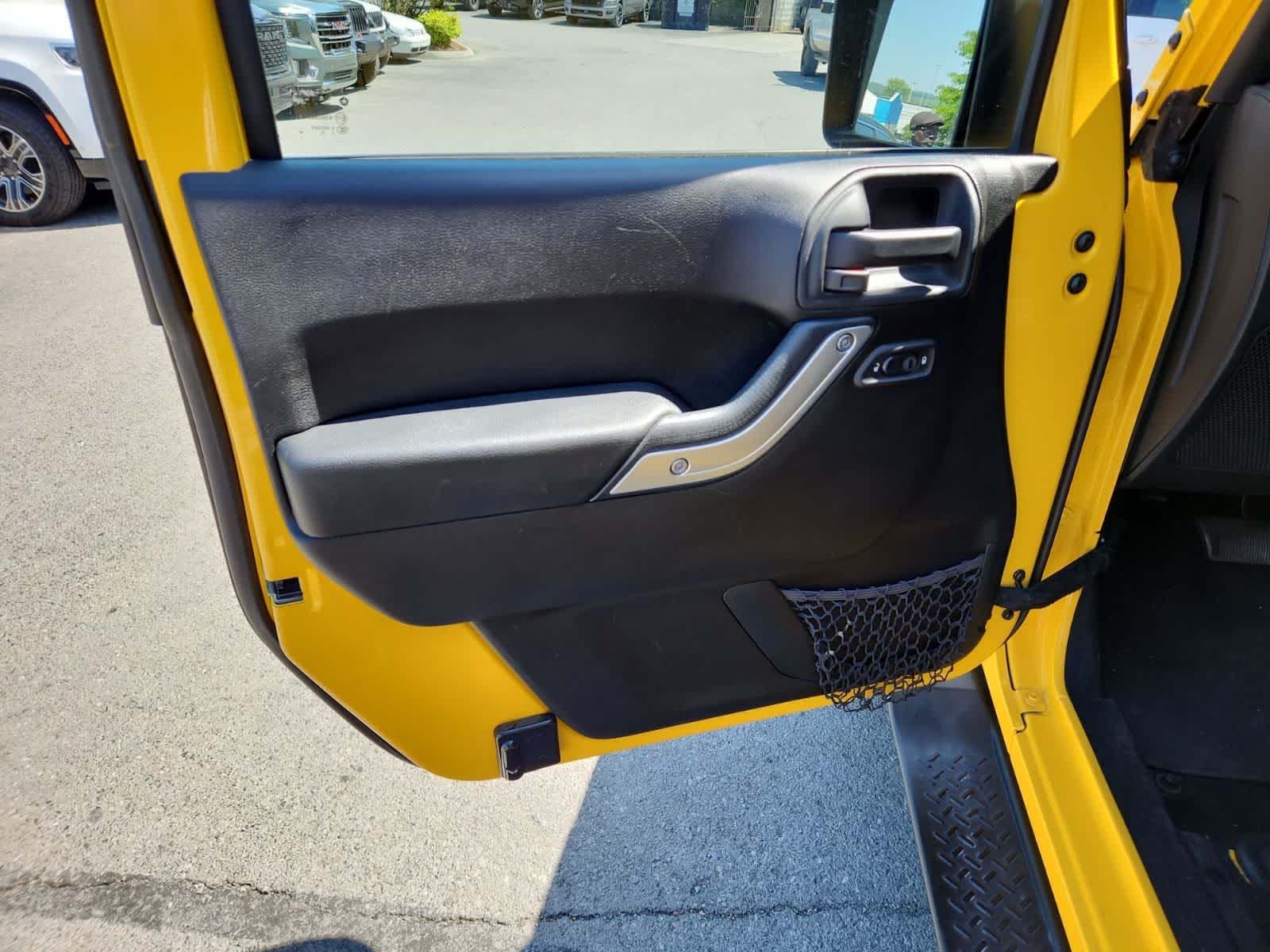 Thumbnail: 2015 Jeep Wrangler - 16