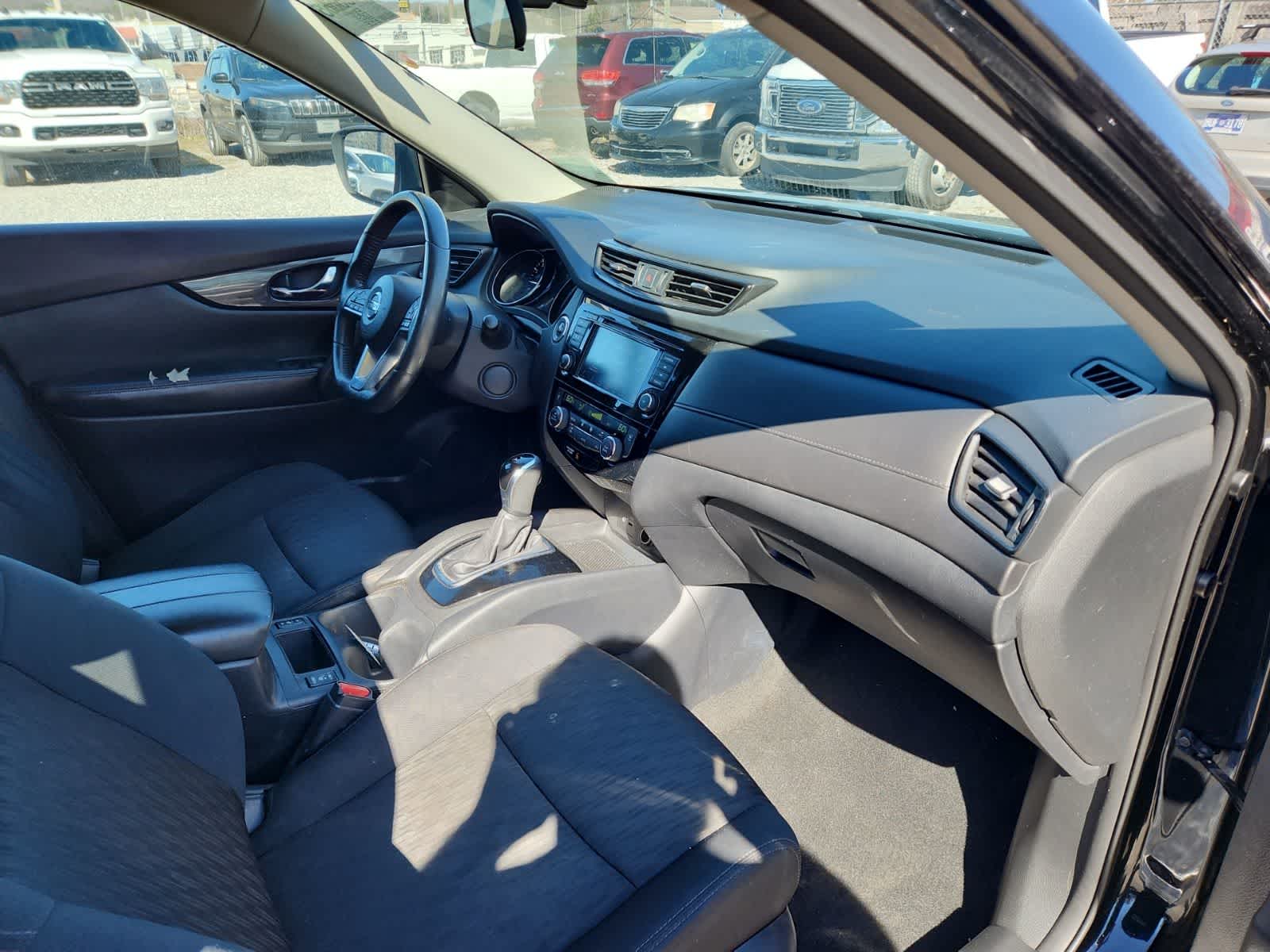 Thumbnail: 2018 Nissan Rogue - 17