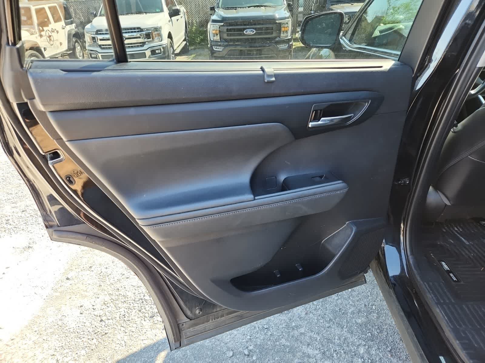 Thumbnail: 2021 Toyota Highlander - 28